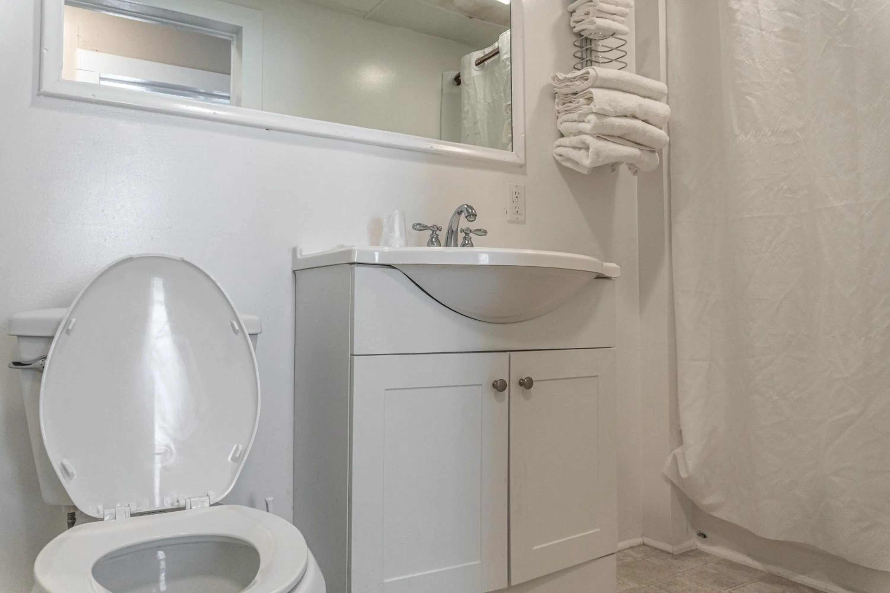 Bathroom in The Admiral Hotel/Motel