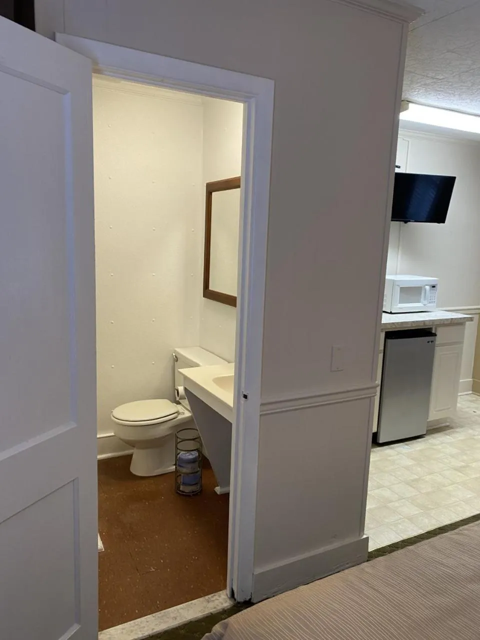 Bathroom in The Admiral Hotel/Motel