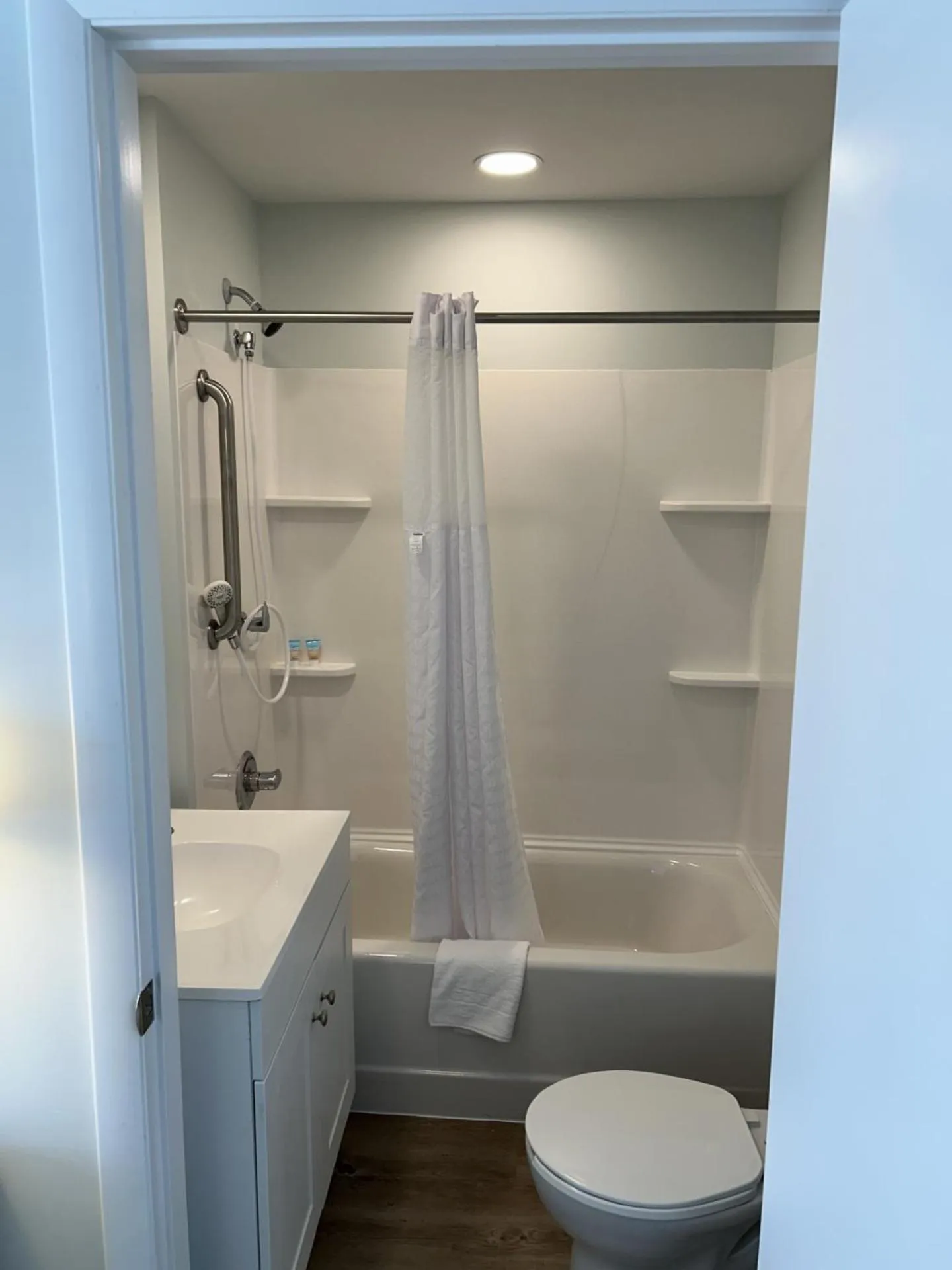 Bathroom in The Admiral Hotel/Motel