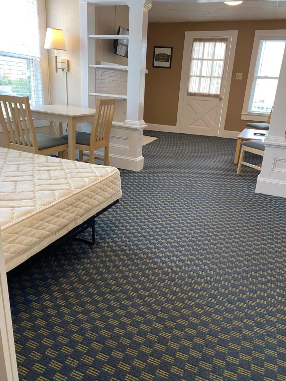 Photo of the whole room, Bed in The Admiral Hotel/Motel