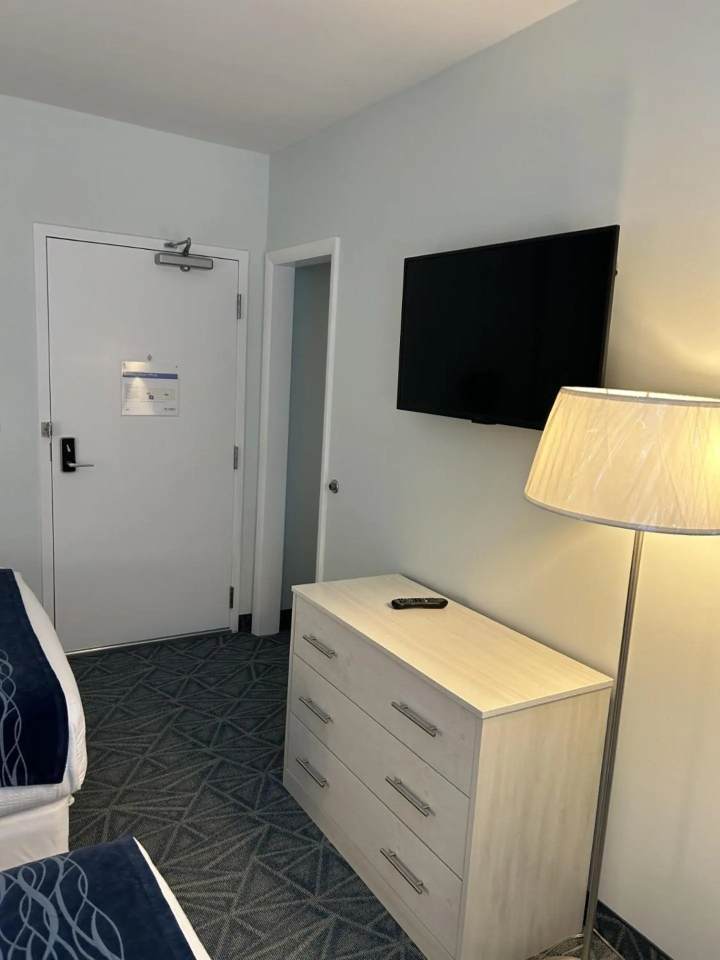 Photo of the whole room in The Admiral Hotel/Motel