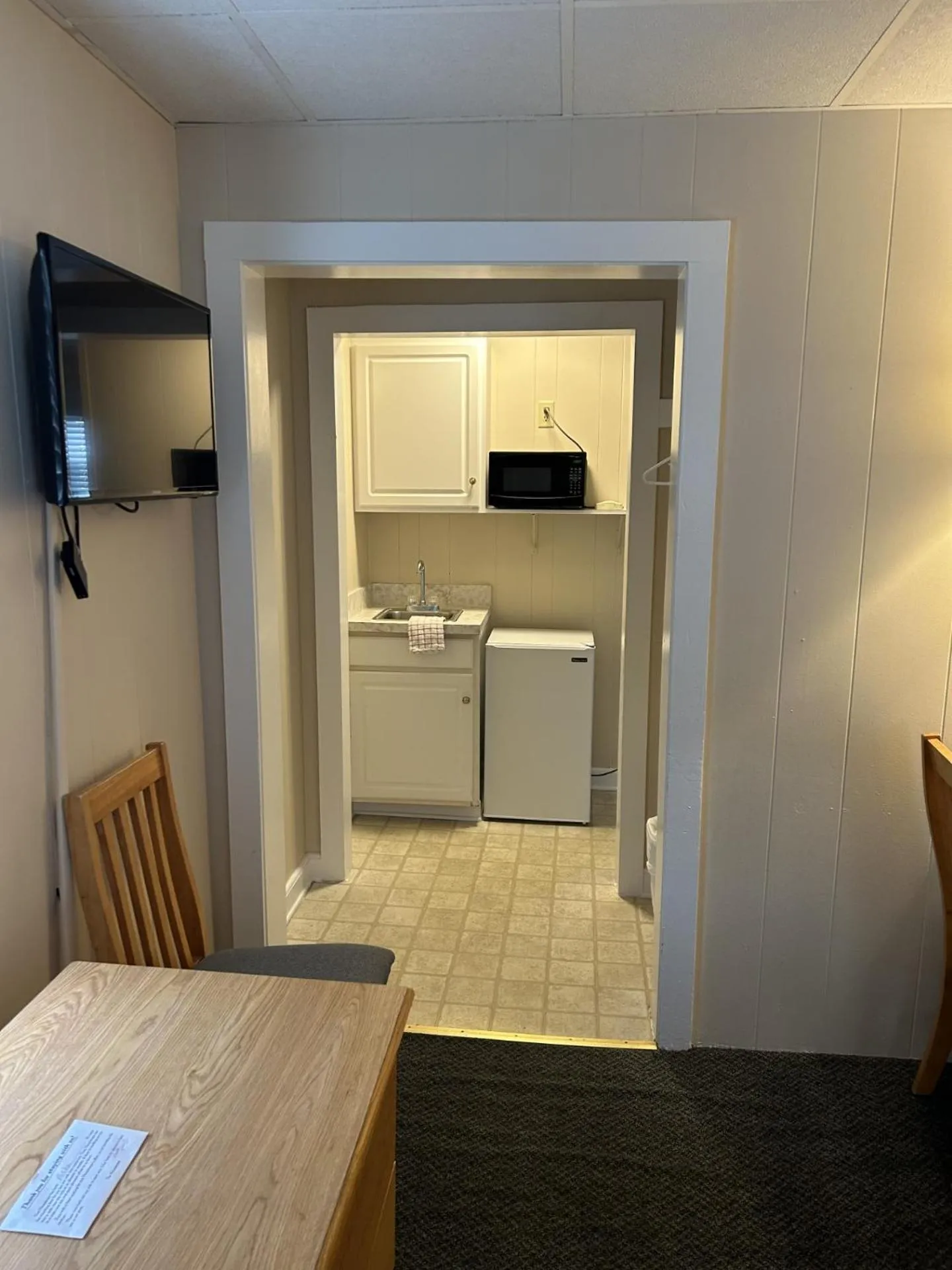 Photo of the whole room in The Admiral Hotel/Motel