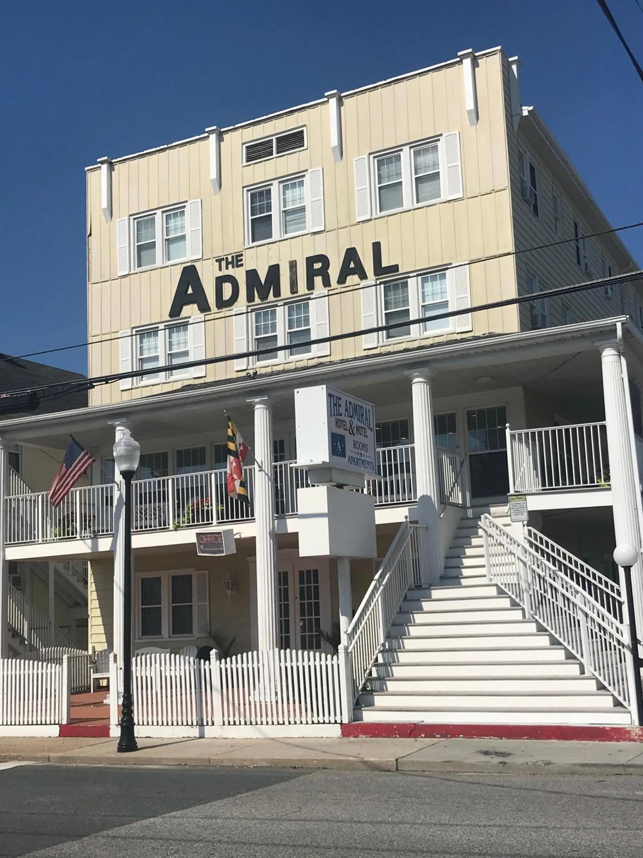 Facade/entrance in The Admiral Hotel/Motel