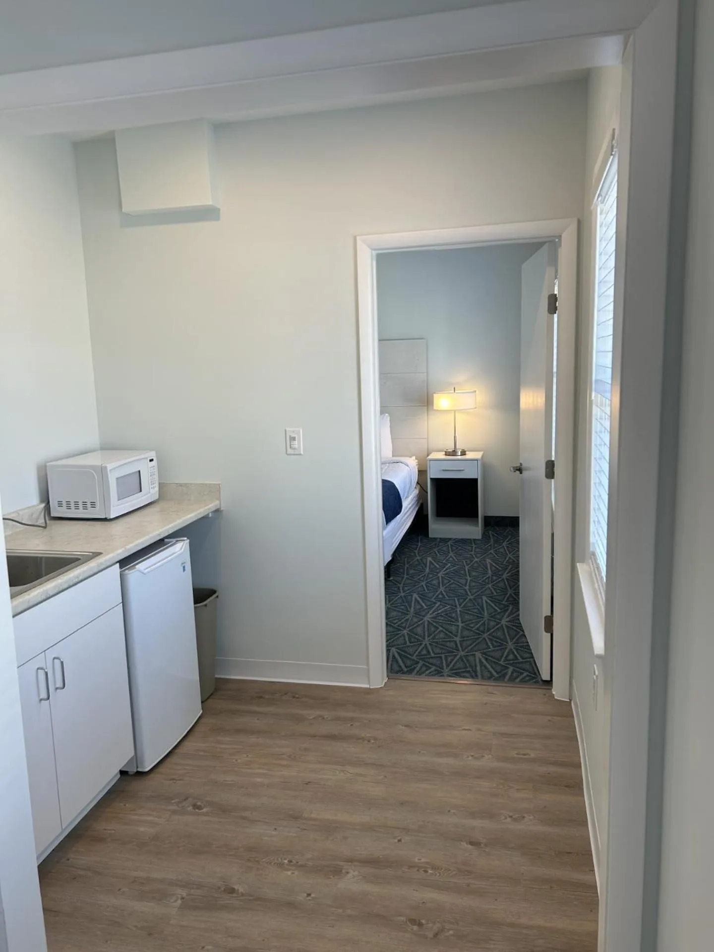 Photo of the whole room, Bed in The Admiral Hotel/Motel