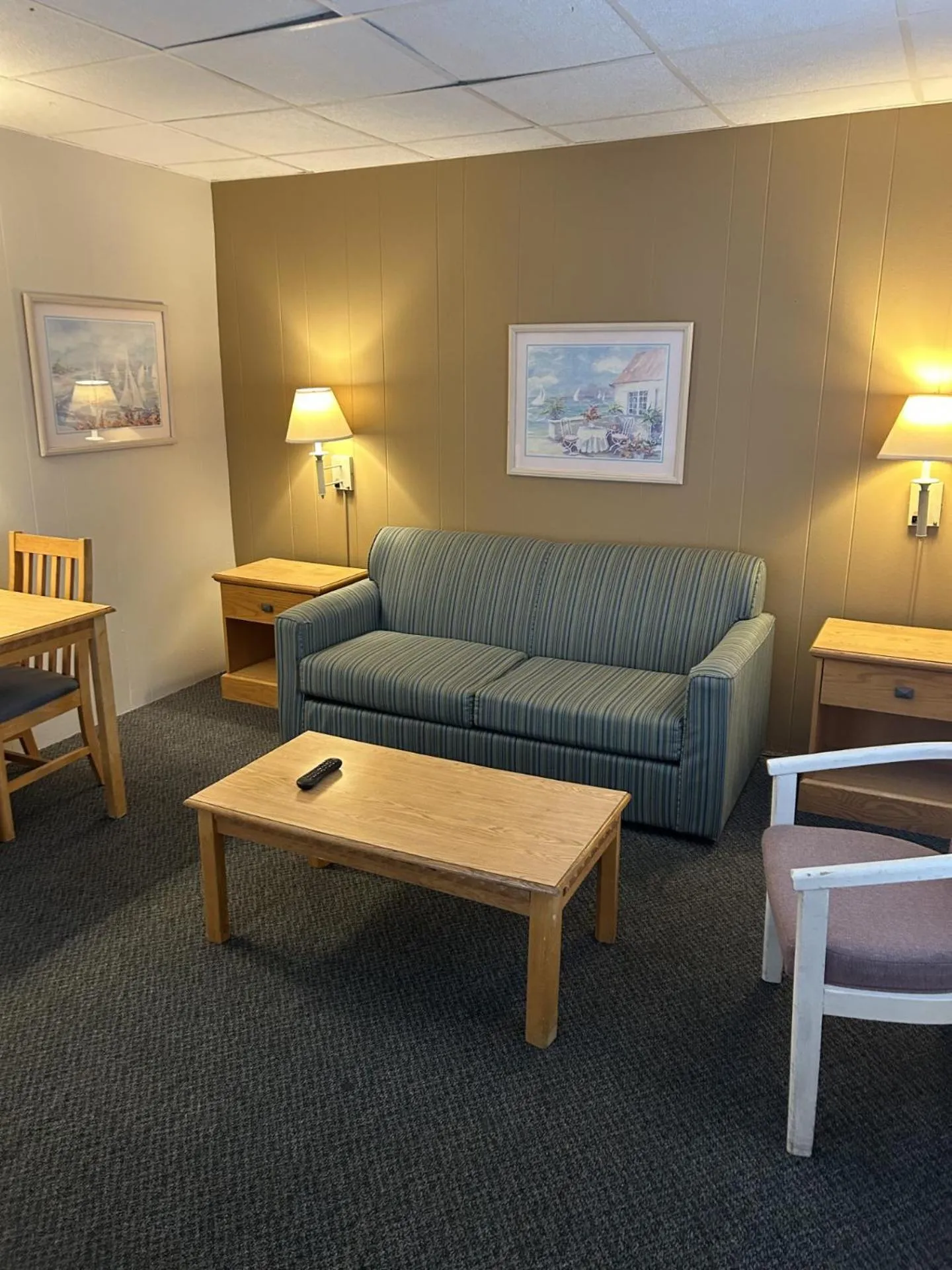 Seating area in The Admiral Hotel/Motel