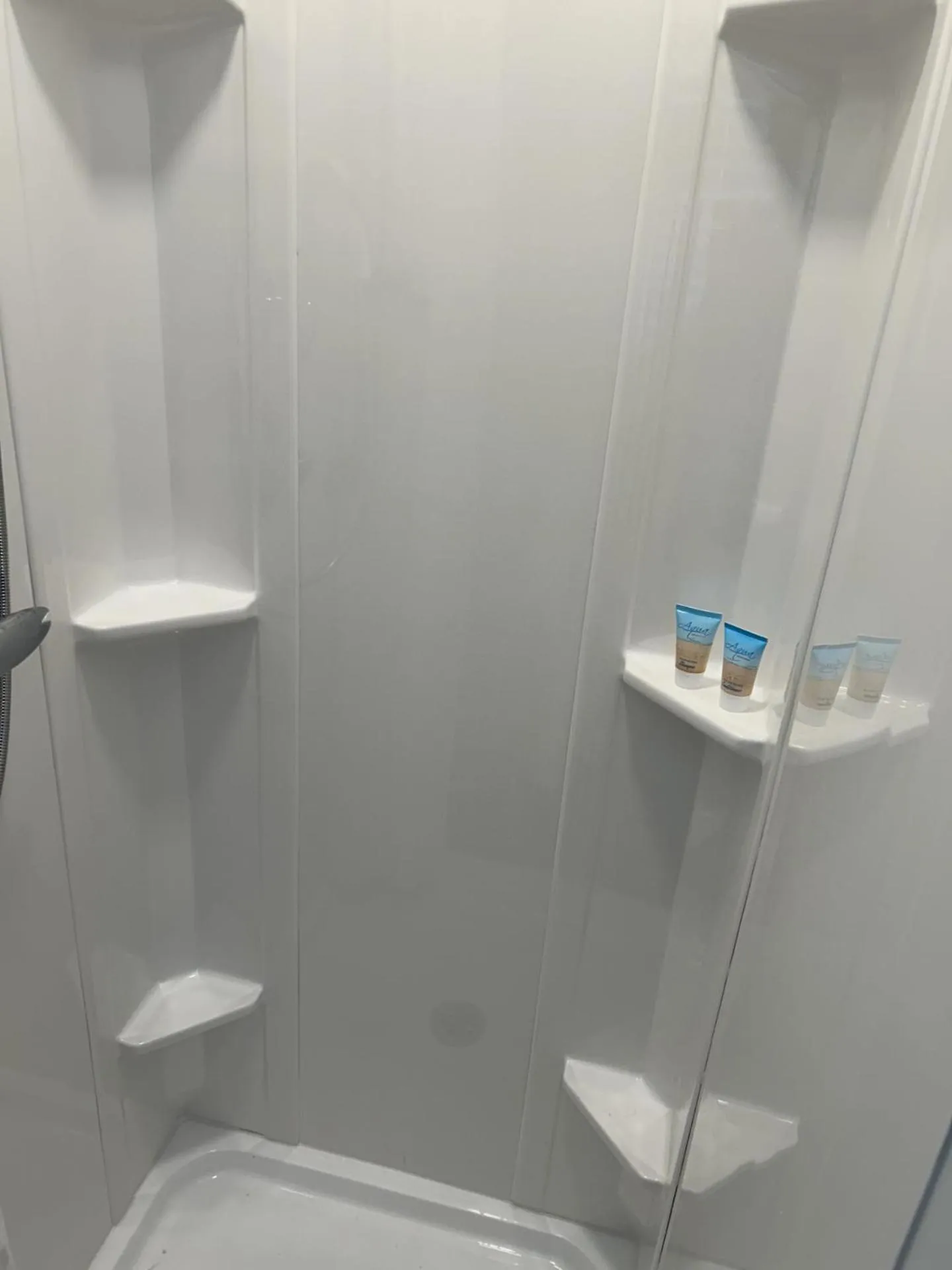 Shower in The Admiral Hotel/Motel