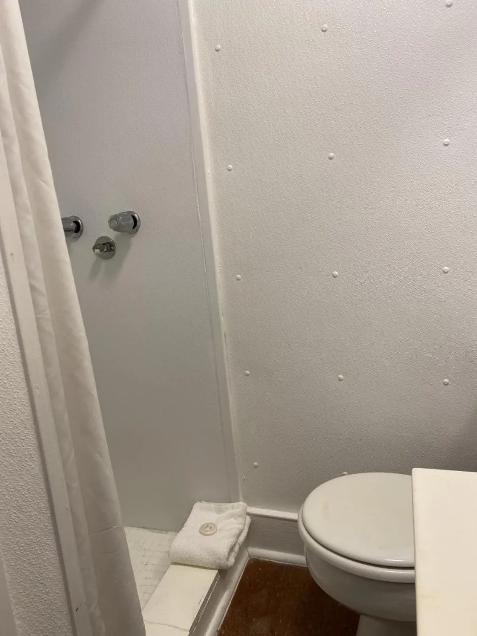 Bathroom in The Admiral Hotel/Motel