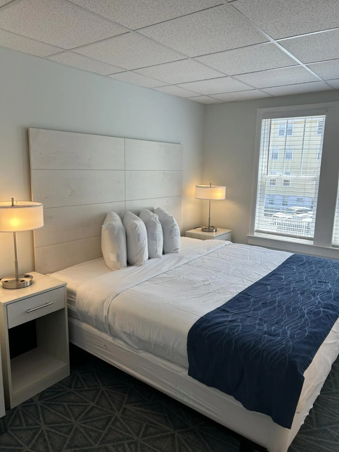 Photo of the whole room, Bed in The Admiral Hotel/Motel