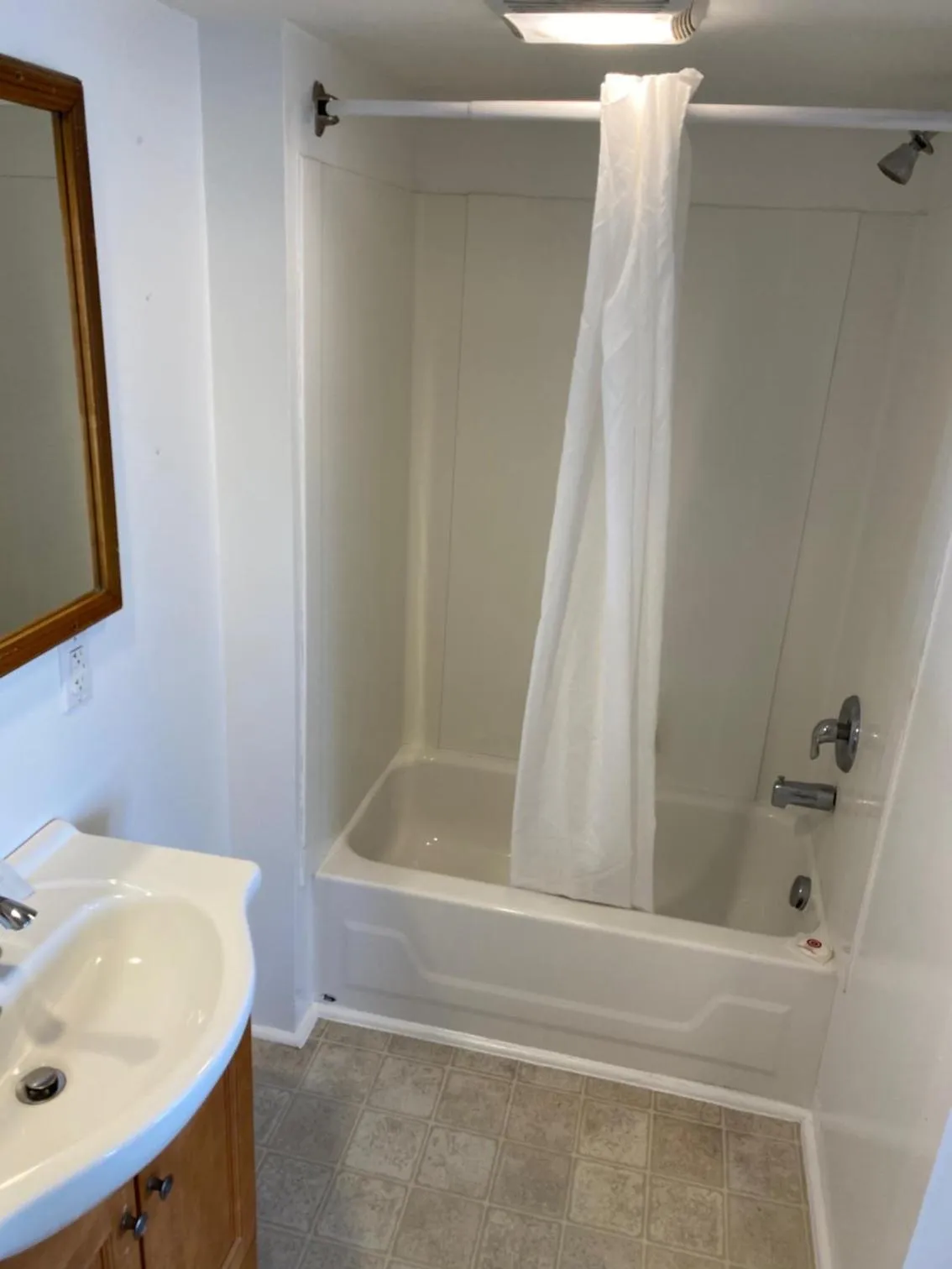 Bathroom in The Admiral Hotel/Motel