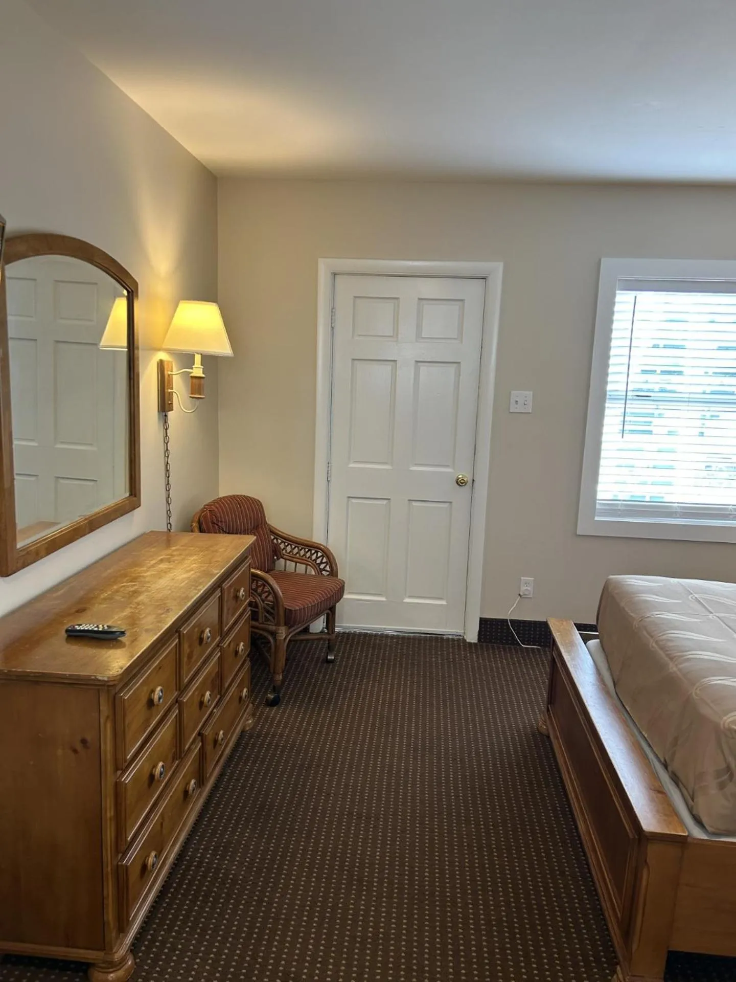 Photo of the whole room, Bed in The Admiral Hotel/Motel