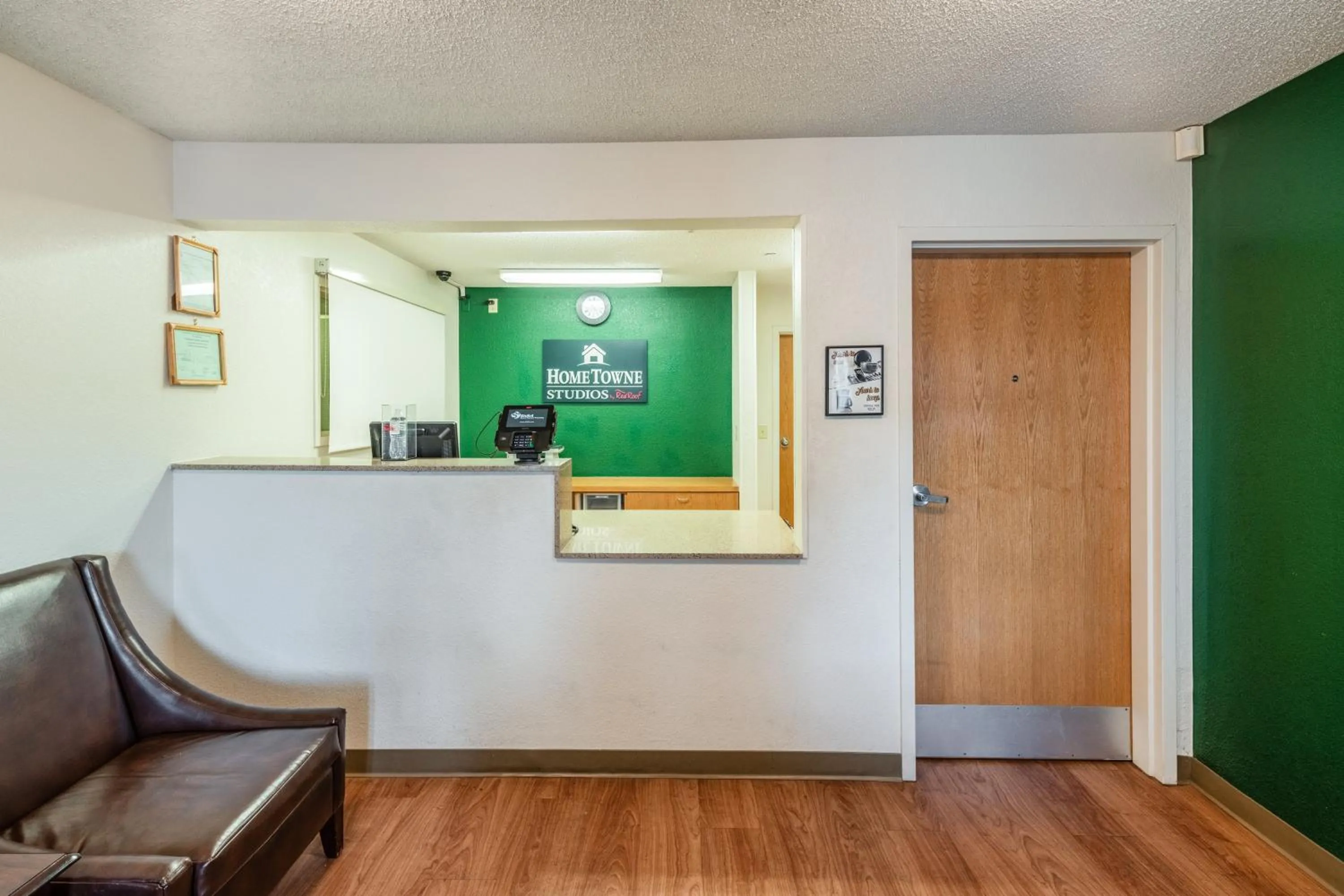 Lobby or reception in HomeTowne Studios by Red Roof Spokane - Valley