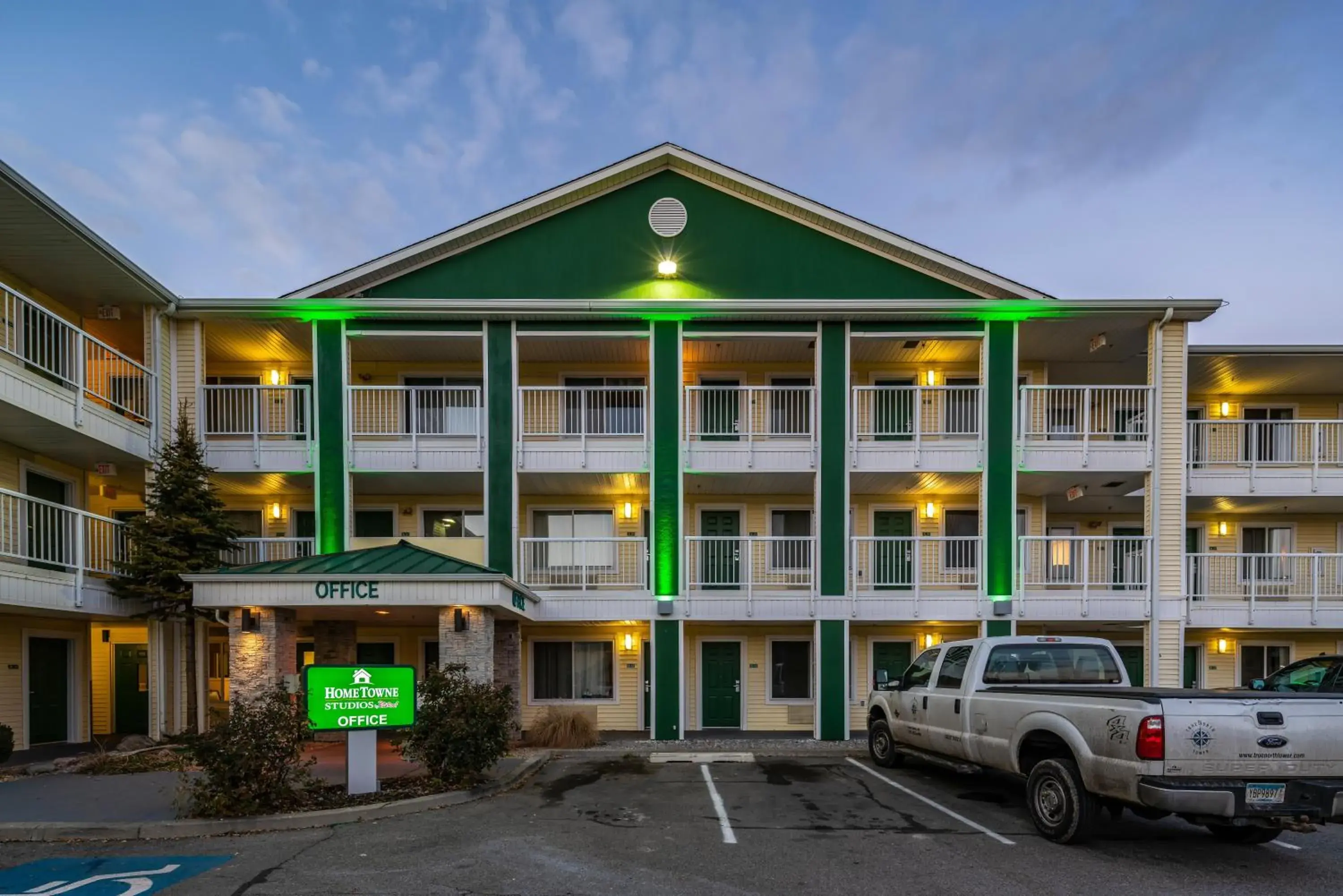 Property building in HomeTowne Studios by Red Roof Spokane - Valley Property building in HomeTowne Studios by Red Roof Spokane - Valley