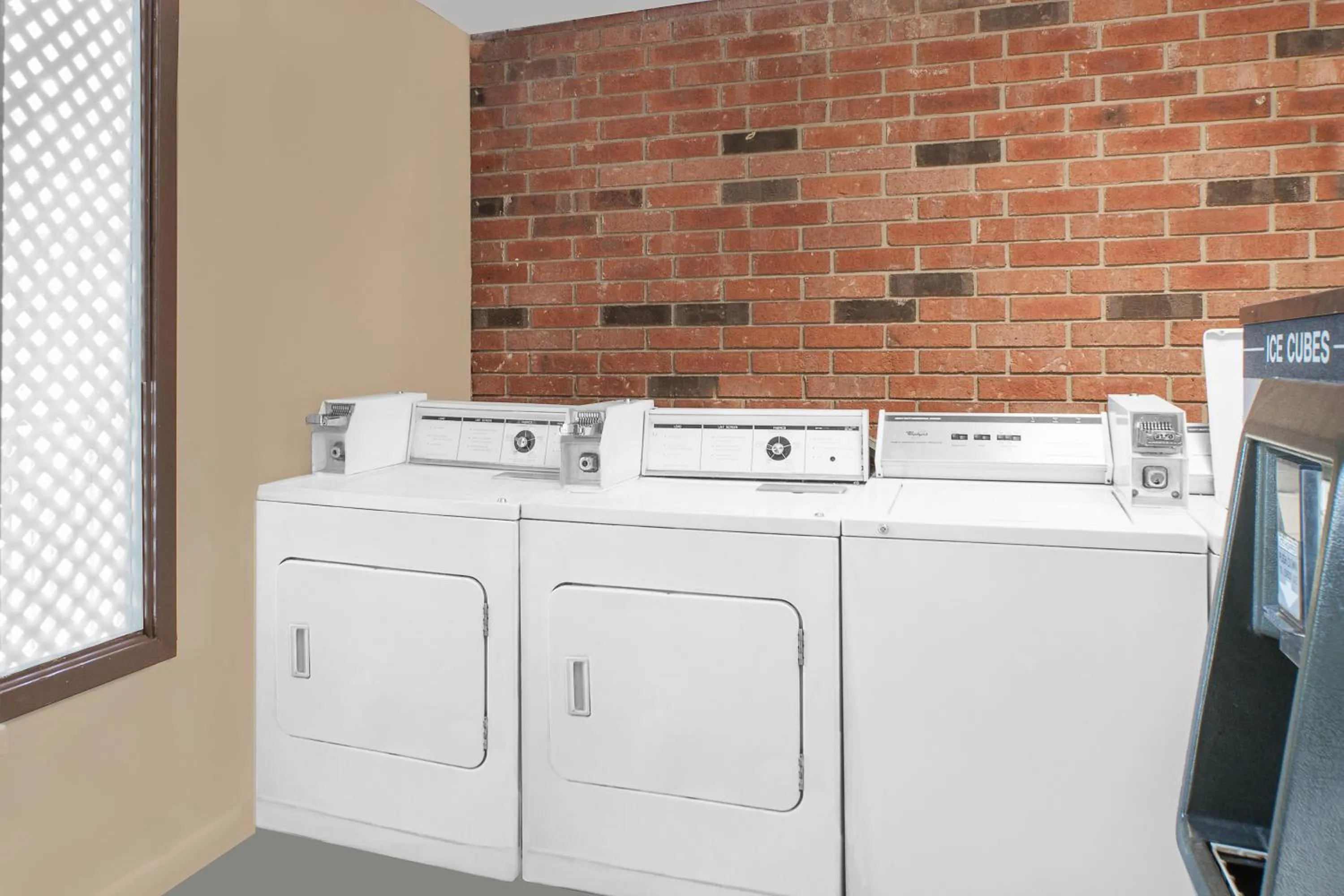 Area and facilities in Meridian Inn Hotel