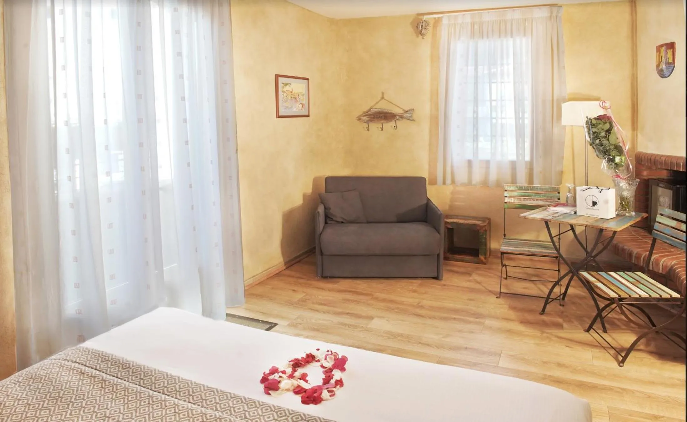 TV and multimedia, Bed in Le Mas des Citronniers