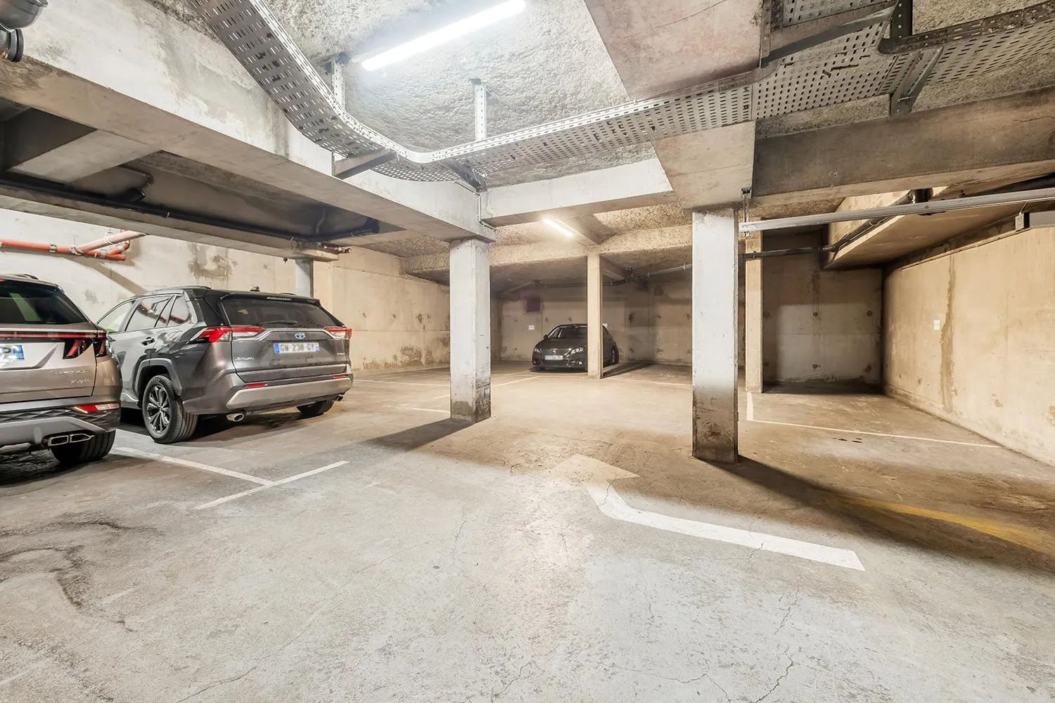 Parking in Ibis Styles Lyon Croix Rousse