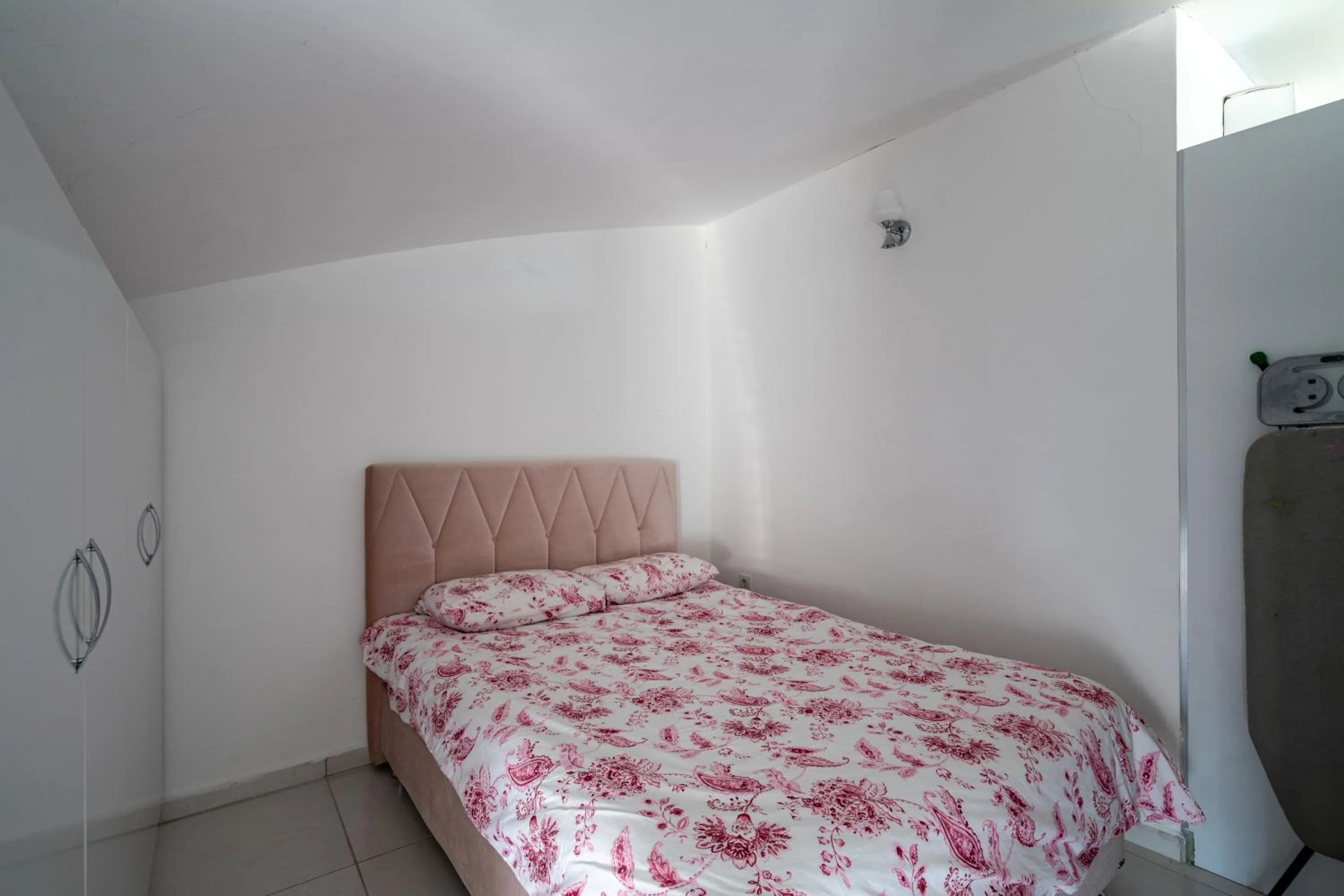 Bed in Sare Suites Downtown