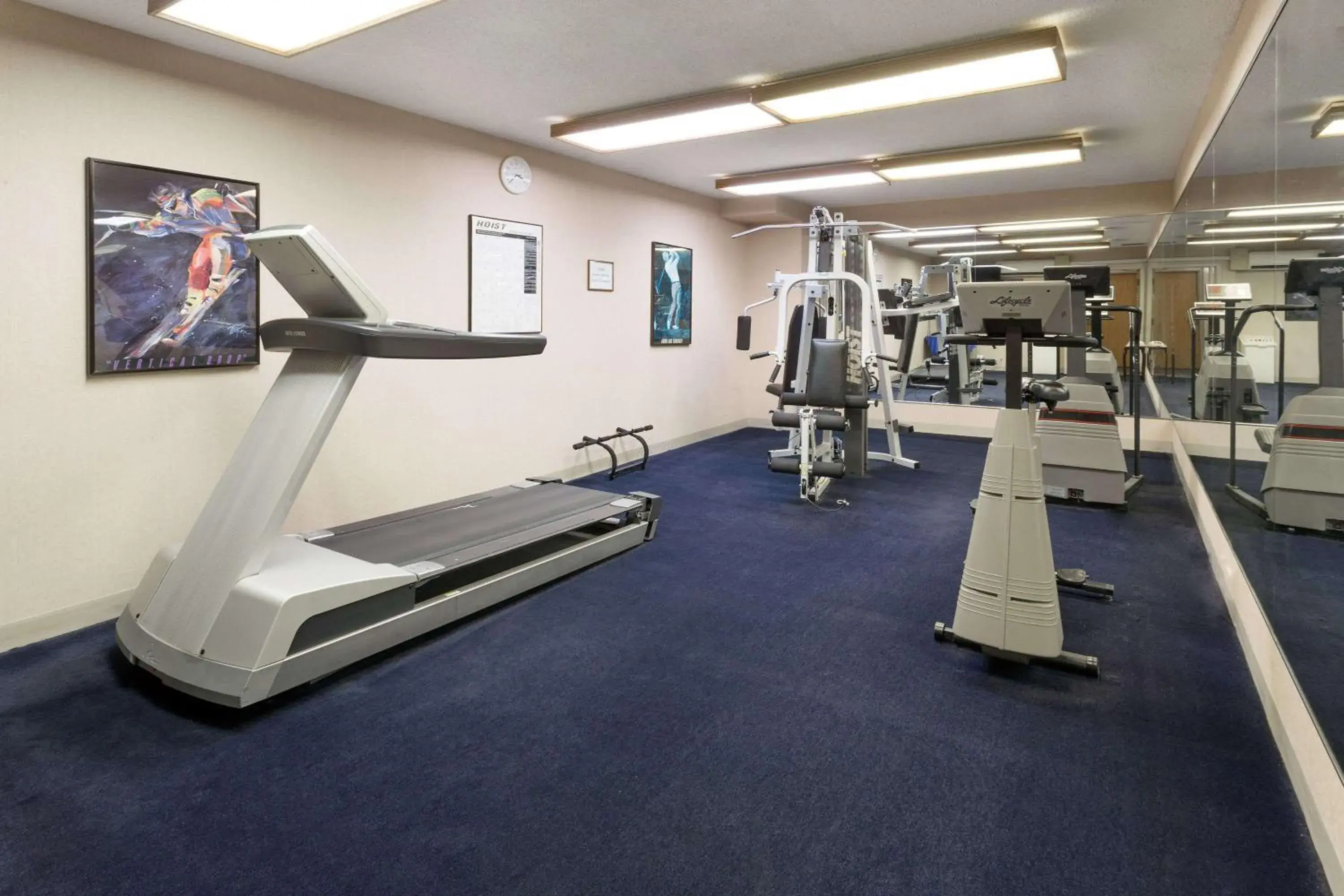Fitness Center/Facilities in Ramada by Wyndham Bettendorf