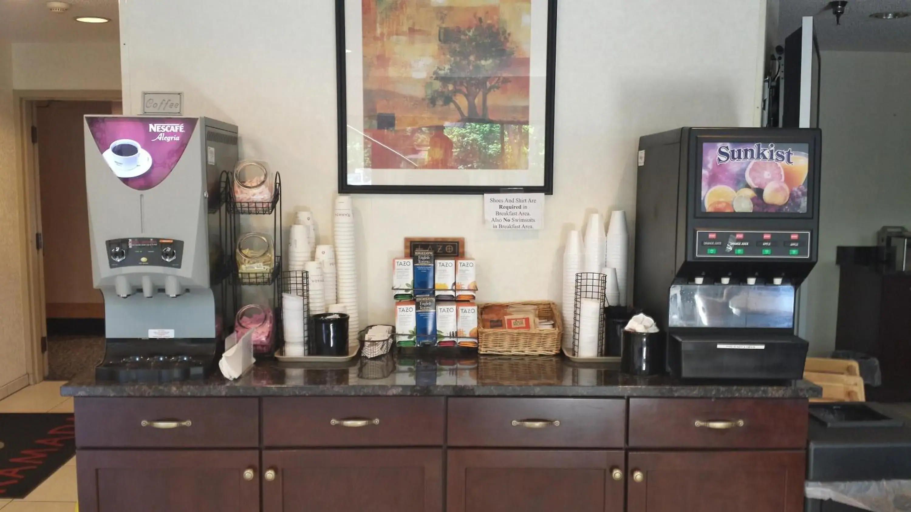 Coffee/tea facilities in Ramada by Wyndham Bettendorf