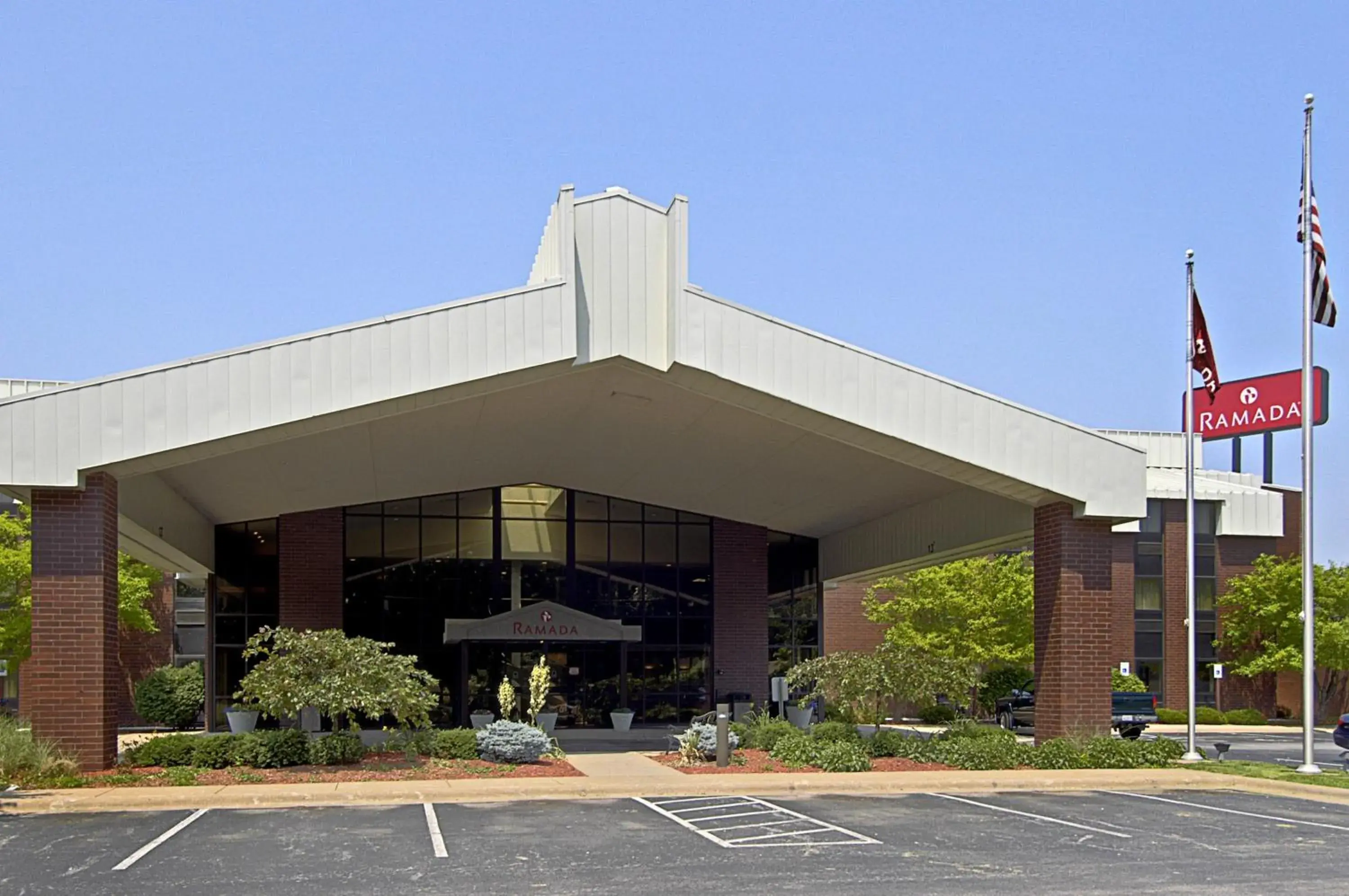 Facade/entrance, Property Building in Ramada by Wyndham Bettendorf