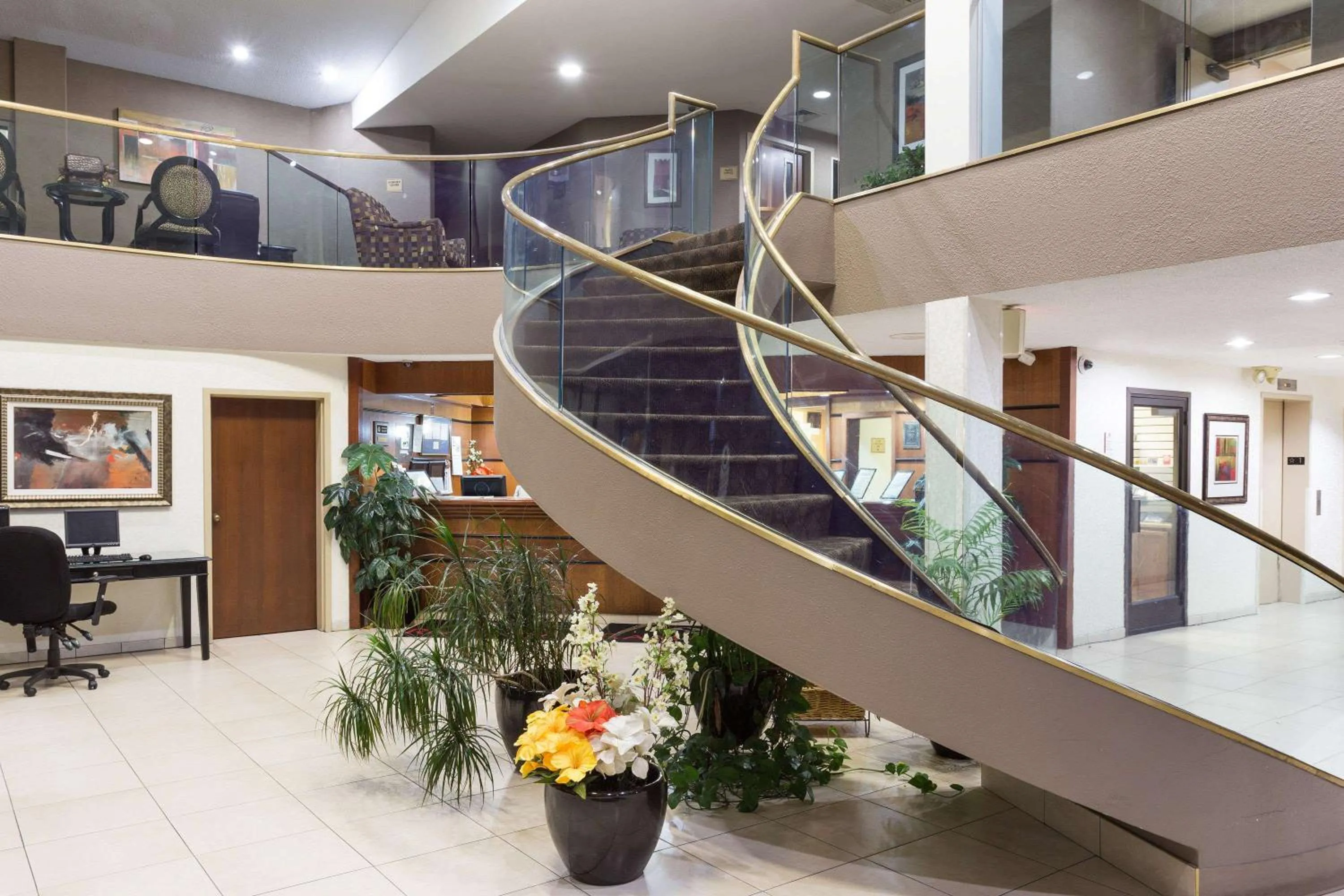 Lobby or reception in Ramada by Wyndham Bettendorf