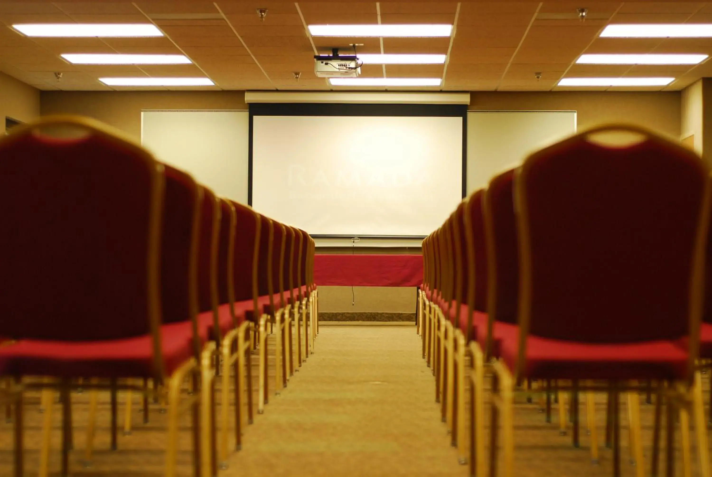 Meeting/conference room in Ramada by Wyndham Bettendorf