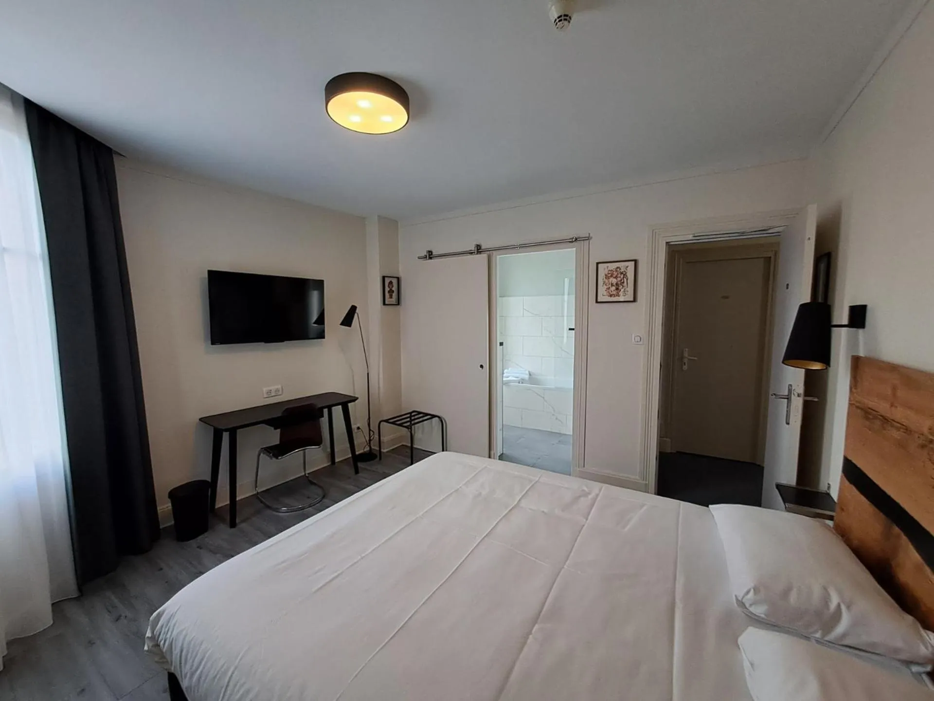 Bedroom, Bed in Trianon