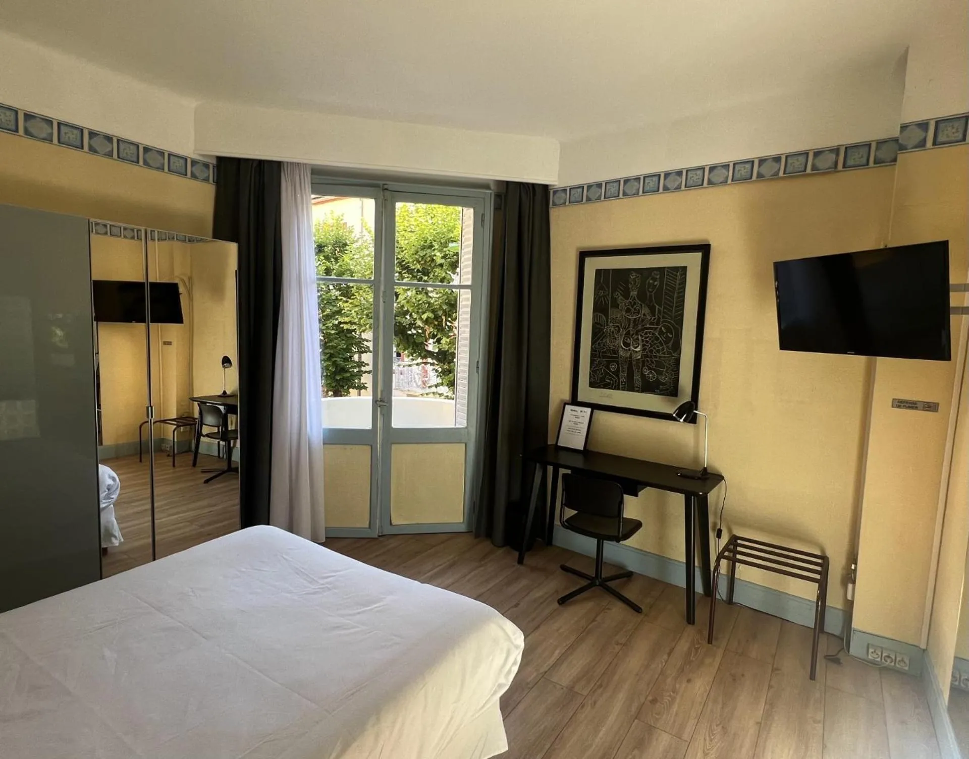 Bedroom, Bed in Trianon