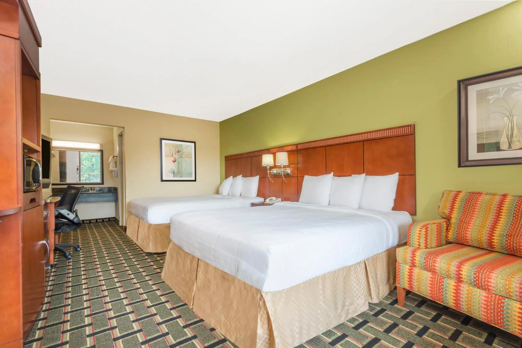 Bedroom, Bed in Days Inn by Wyndham Knoxville East