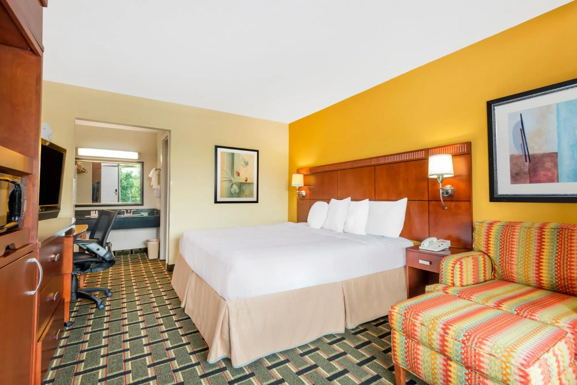 Photo of the whole room, Bed in Days Inn by Wyndham Knoxville East