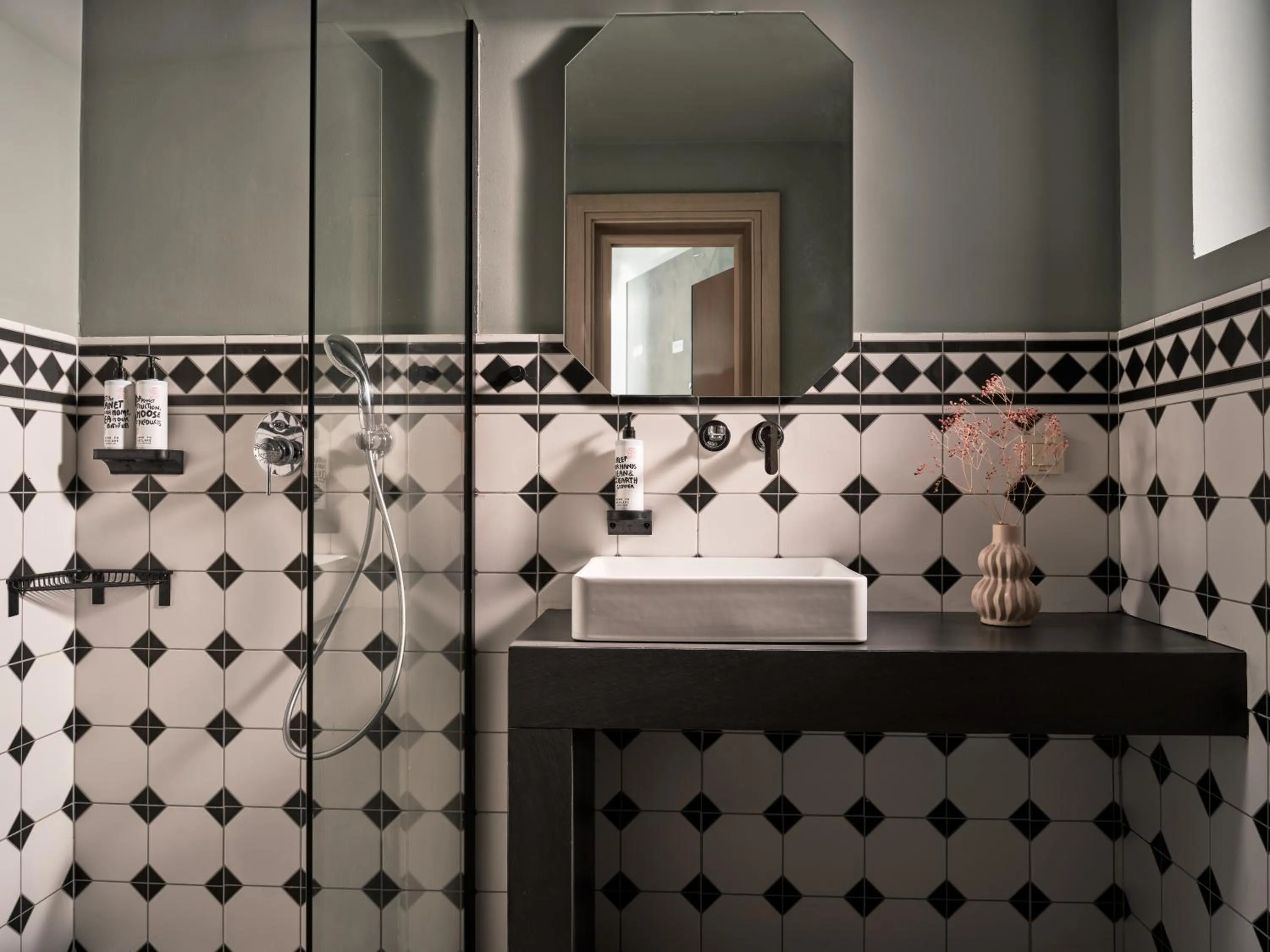 Shower in Anemelia Retreat - Explore & Recharge