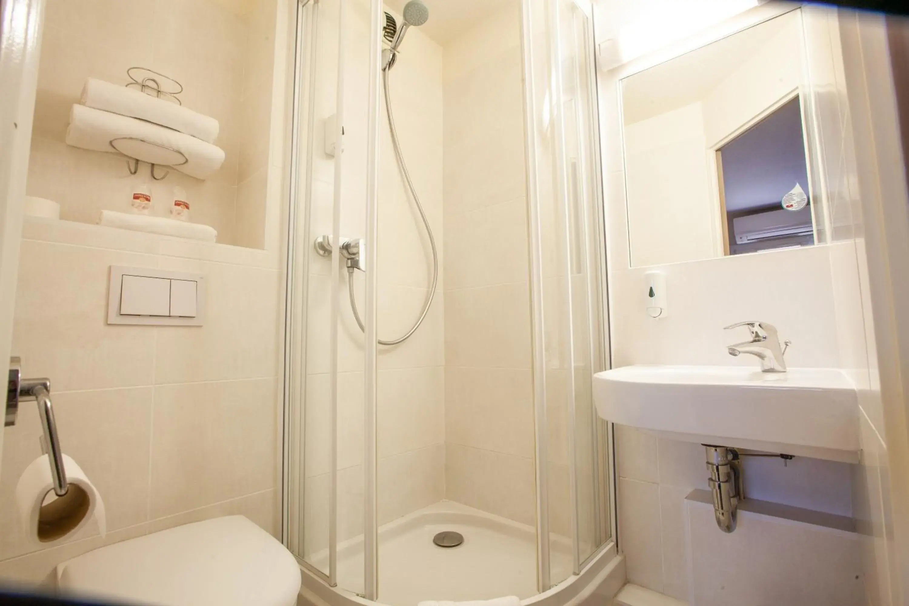 Two Adjacent Rooms in Best Hotel Lyon - Saint Priest Two Adjacent Rooms in Best Hotel Lyon - Saint Priest