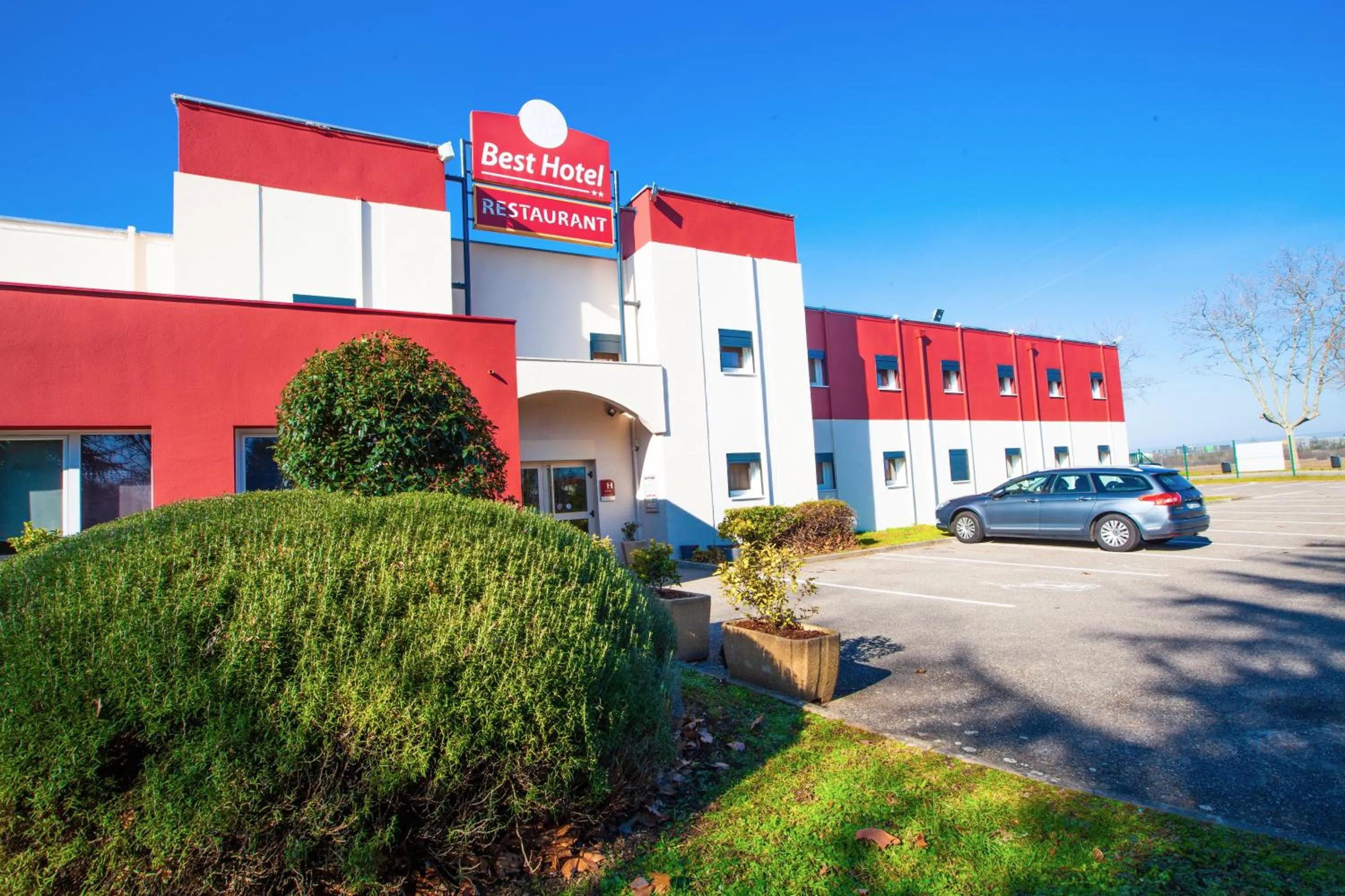 Property building in Best Hotel Lyon - Saint Priest