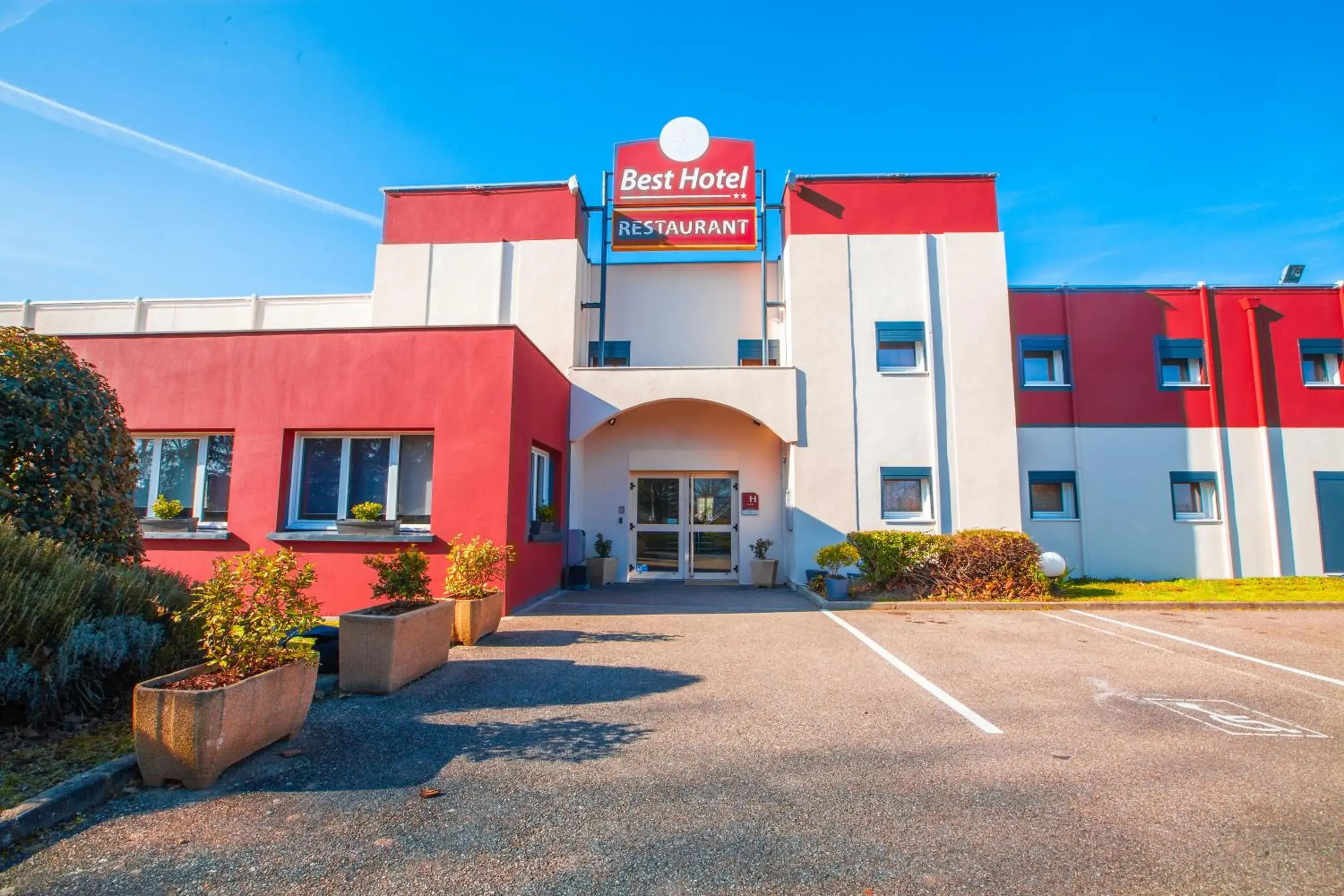 Property building in Best Hotel Lyon - Saint Priest Property building in Best Hotel Lyon - Saint Priest