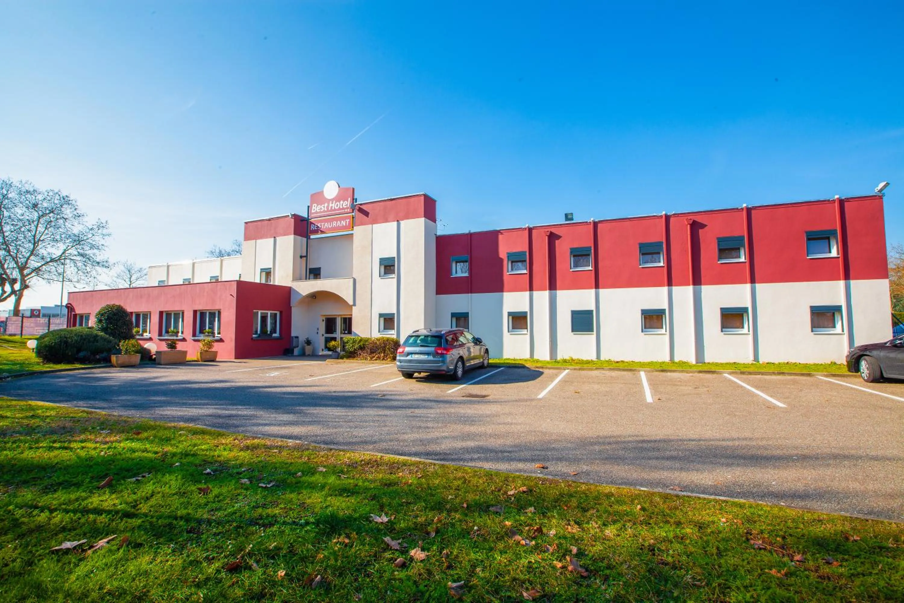 Property building in Best Hotel Lyon - Saint Priest