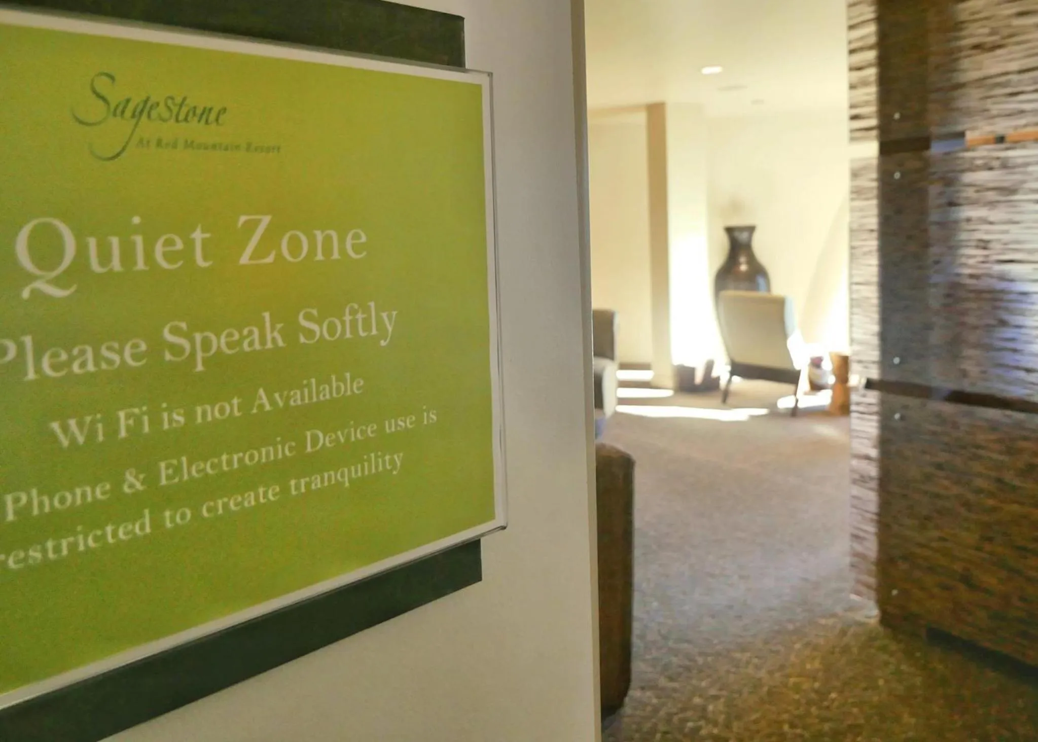 Logo/Certificate/Sign in Red Mountain Resort