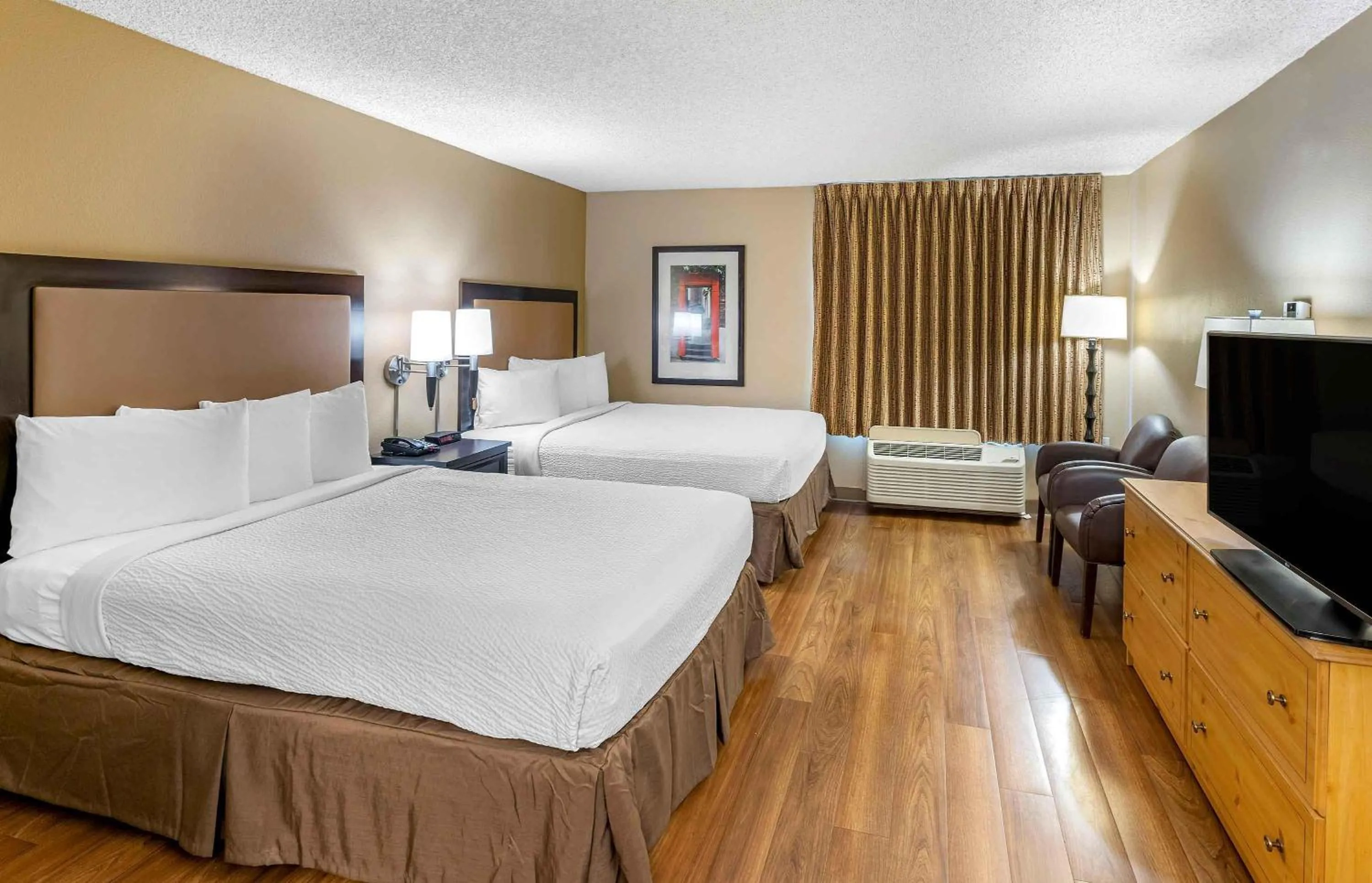 Bedroom, Bed in Extended Stay America Suites - San Francisco - San Carlos