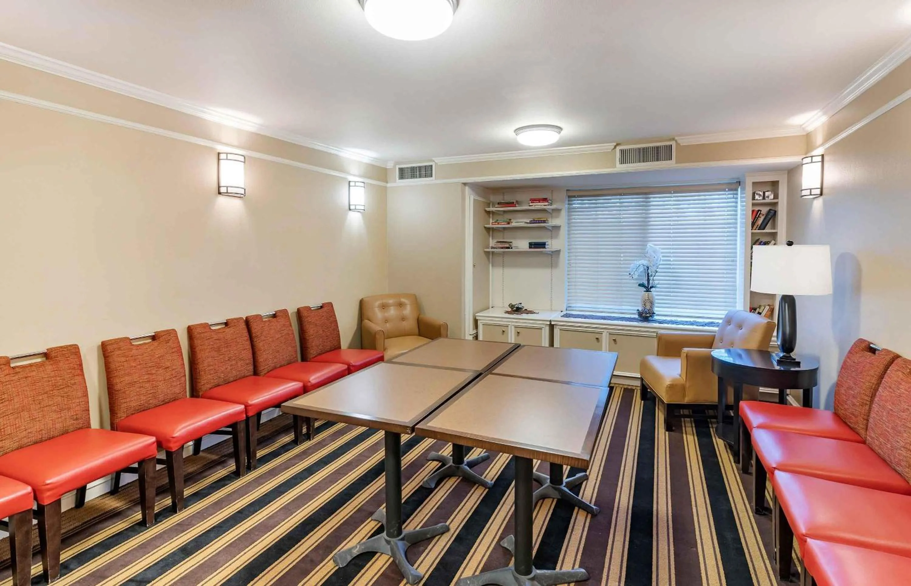 Meeting/conference room in Extended Stay America Suites - San Francisco - San Carlos