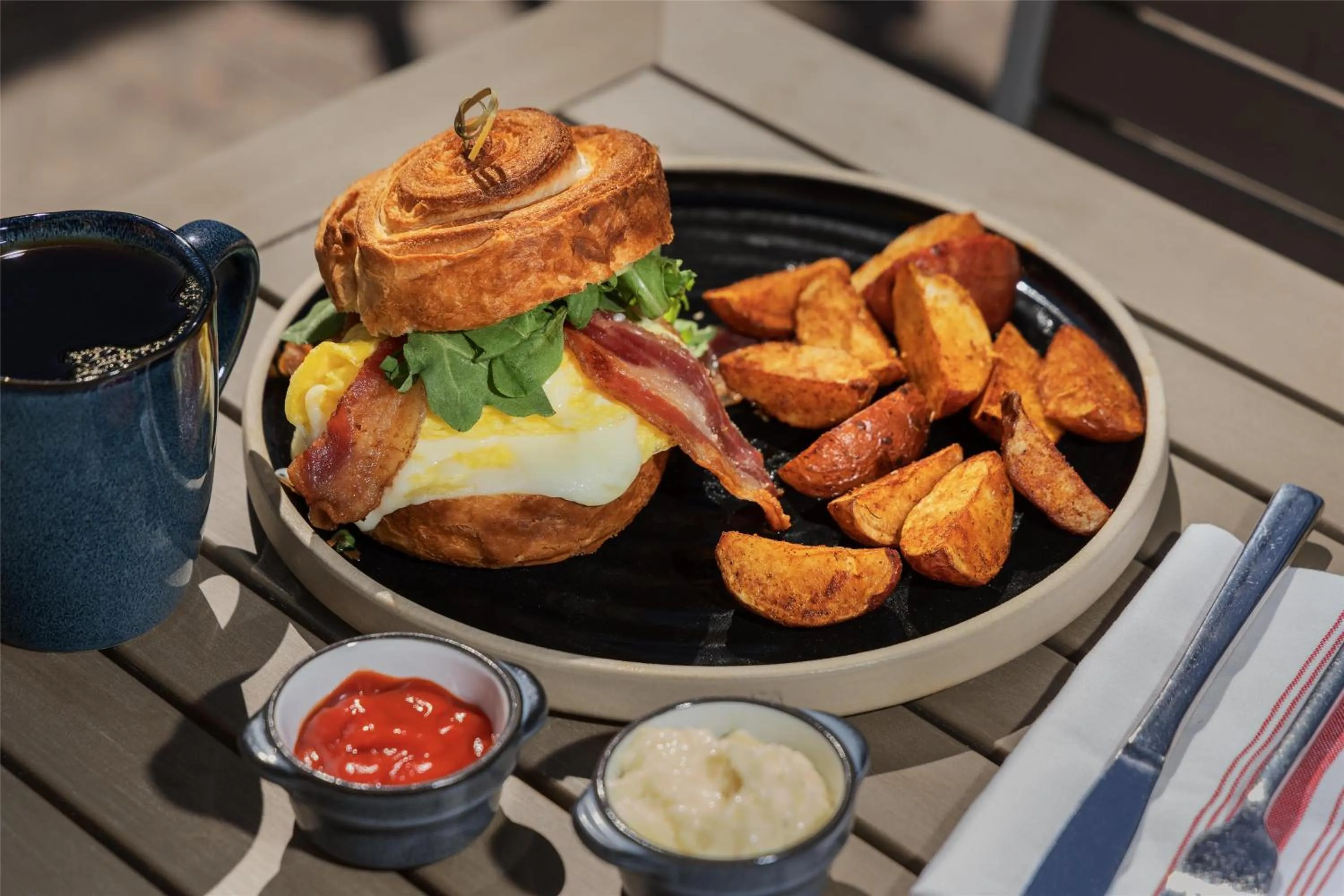 Restaurant/places to eat in Starlite Yellowstone, Tapestry Collection by Hilton