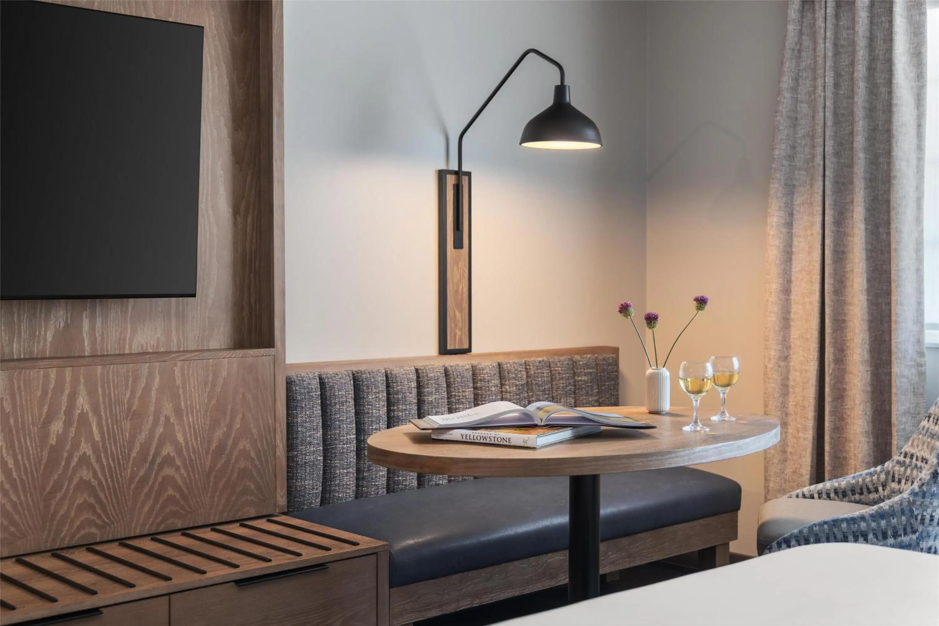 Living room in Starlite Yellowstone, Tapestry Collection by Hilton