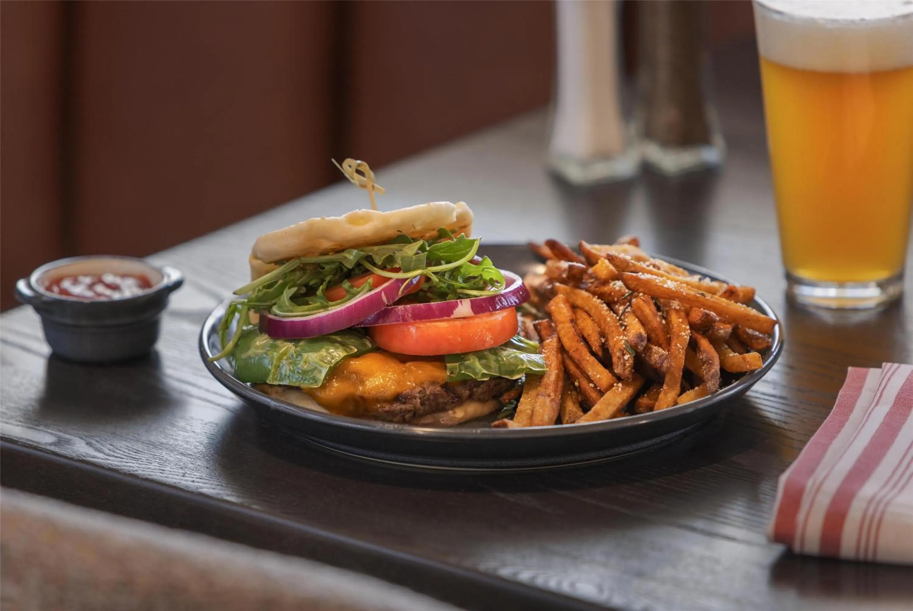 Restaurant/places to eat in Starlite Yellowstone, Tapestry Collection by Hilton