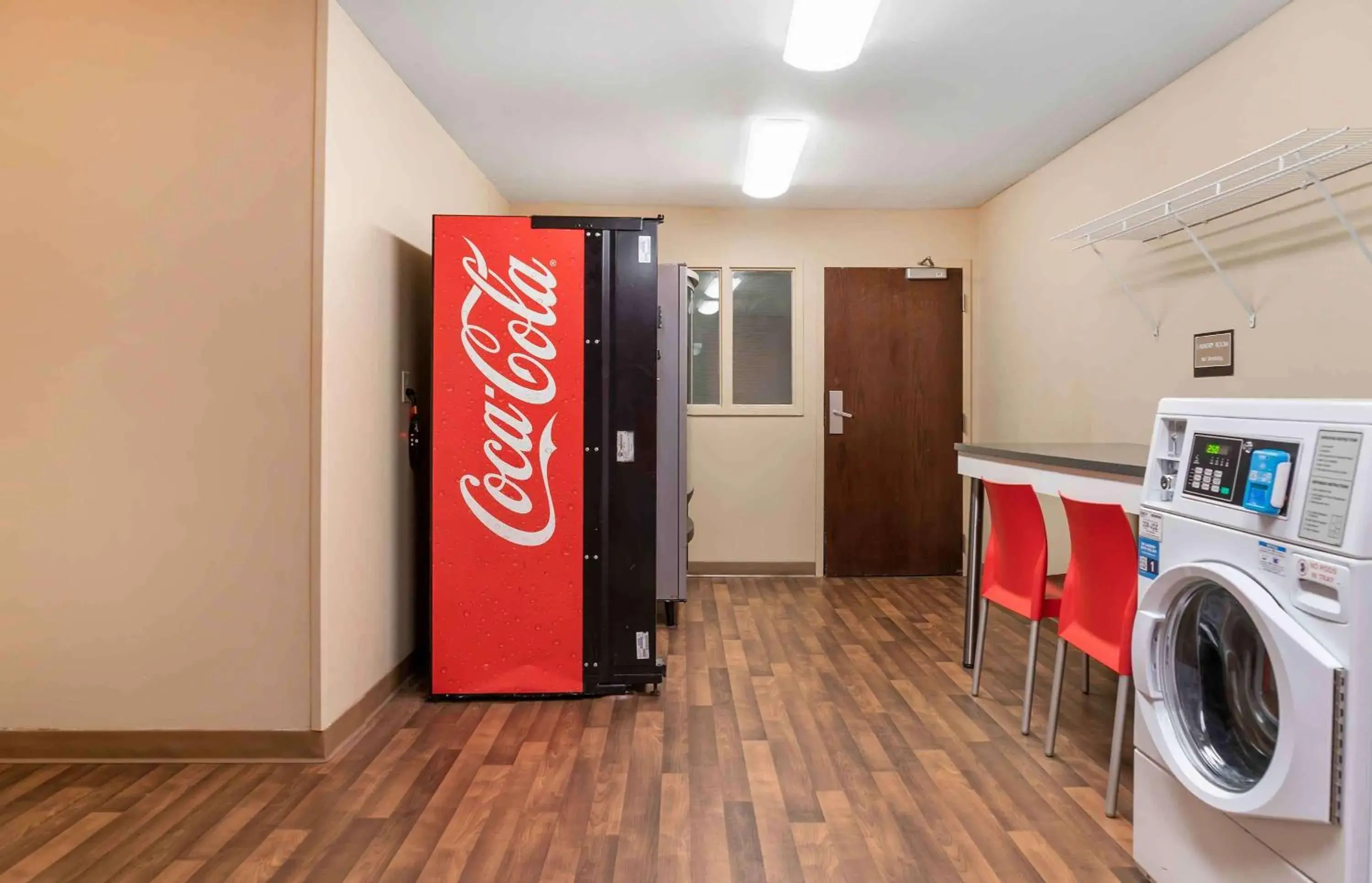 Property building in Extended Stay America Select Suites - Detroit - Sterling Heights Property building in Extended Stay America Select Suites - Detroit - Sterling Heights