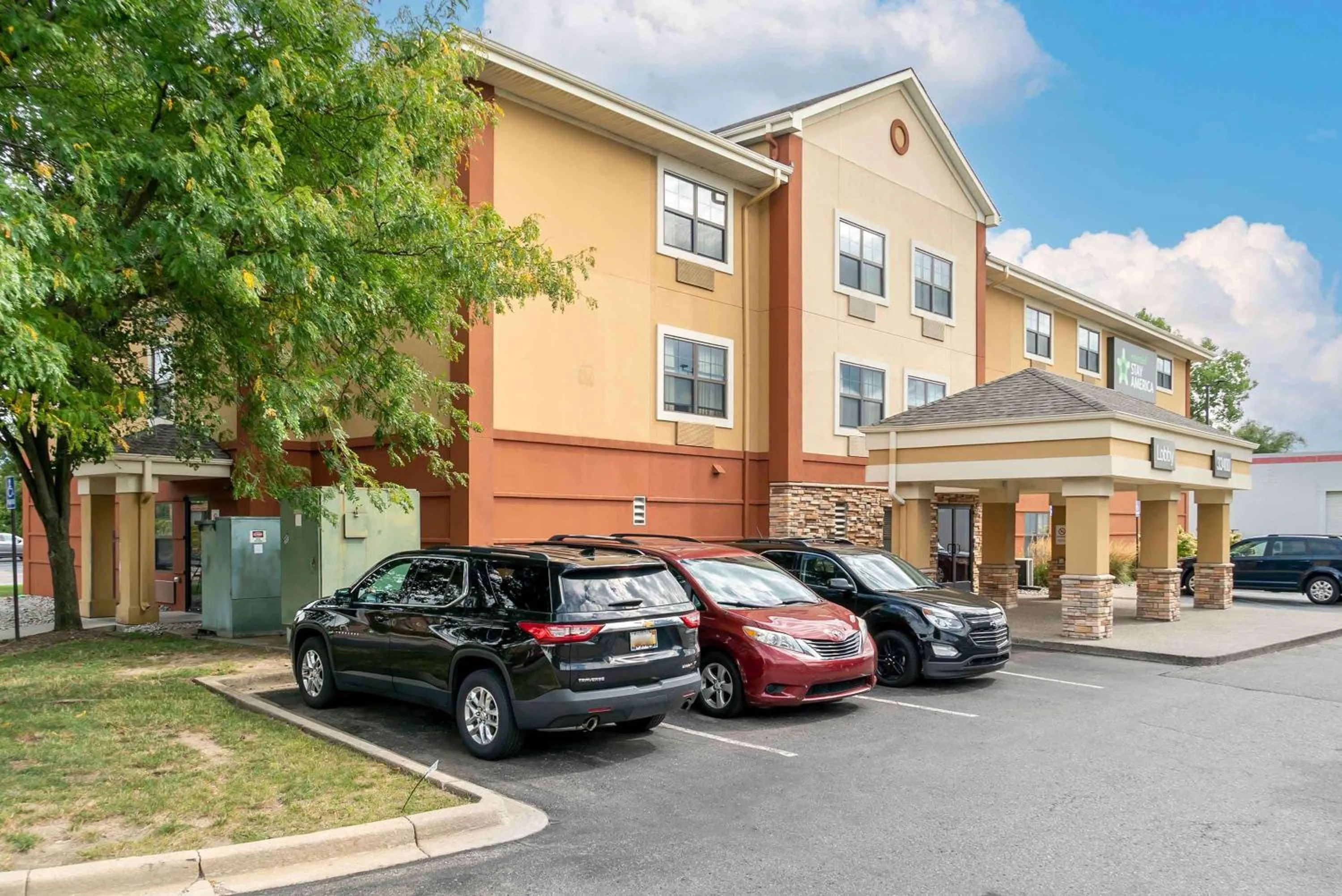 Property building in Extended Stay America Select Suites - Detroit - Sterling Heights