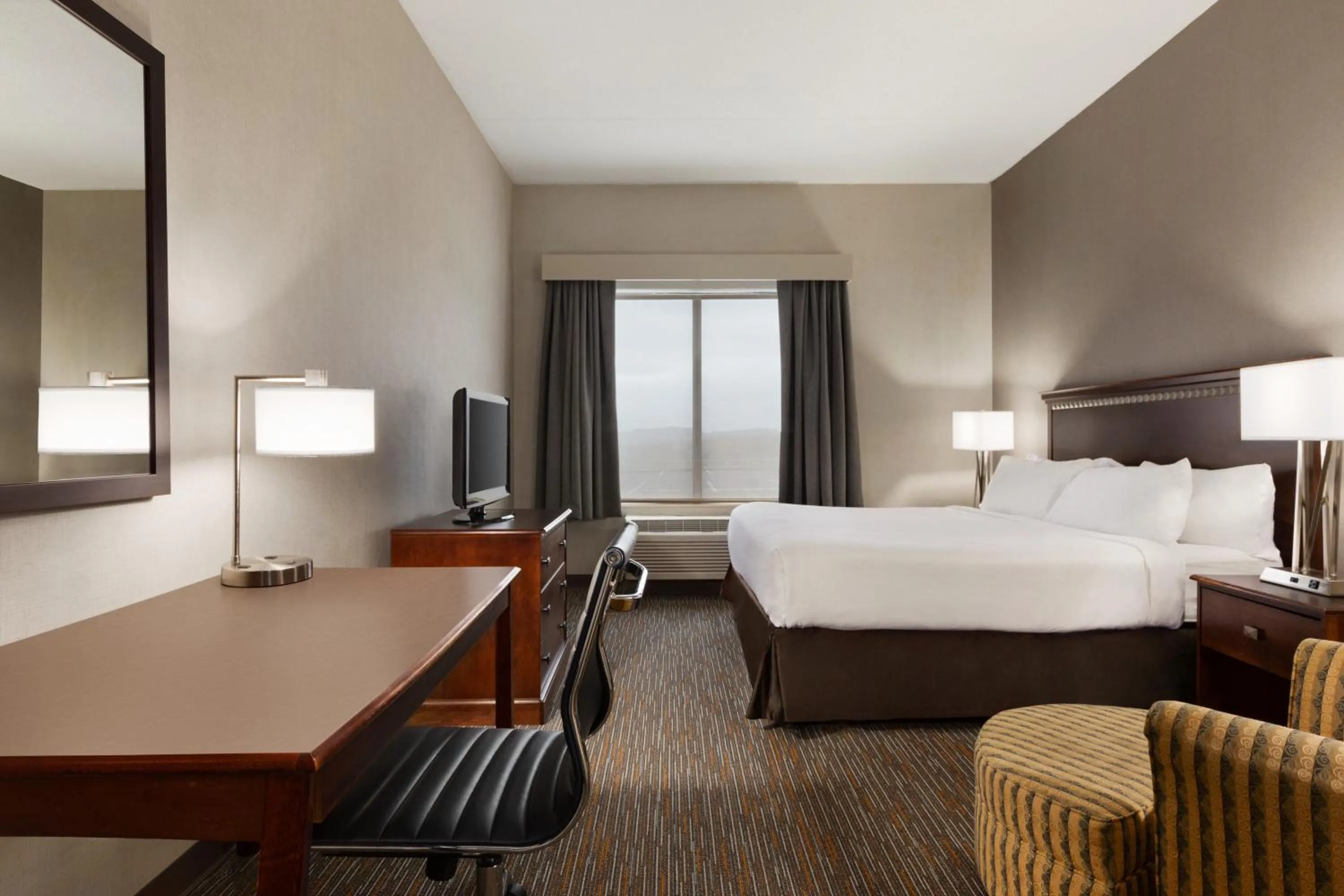 Bed in Wingate by Wyndham Bridgeport Clarksburg