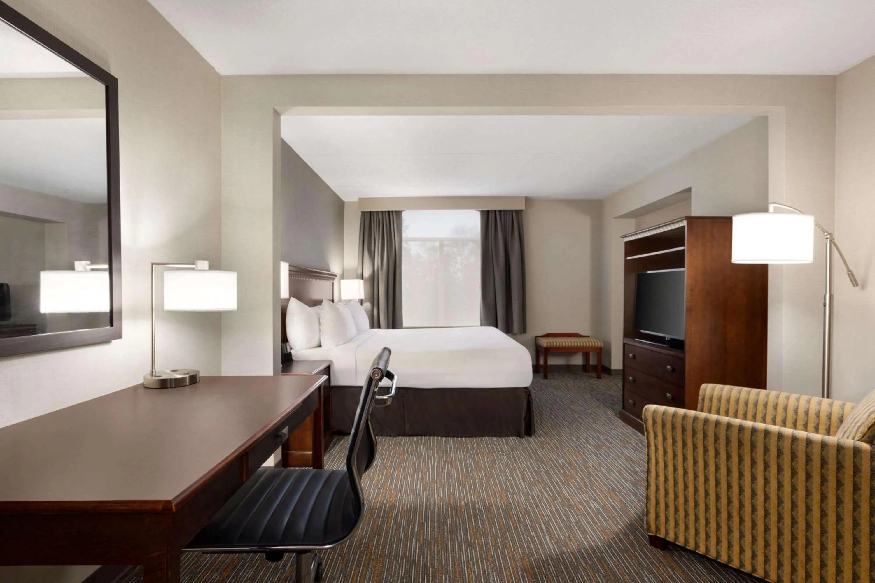 Photo of the whole room, Bed in Wingate by Wyndham Bridgeport Clarksburg