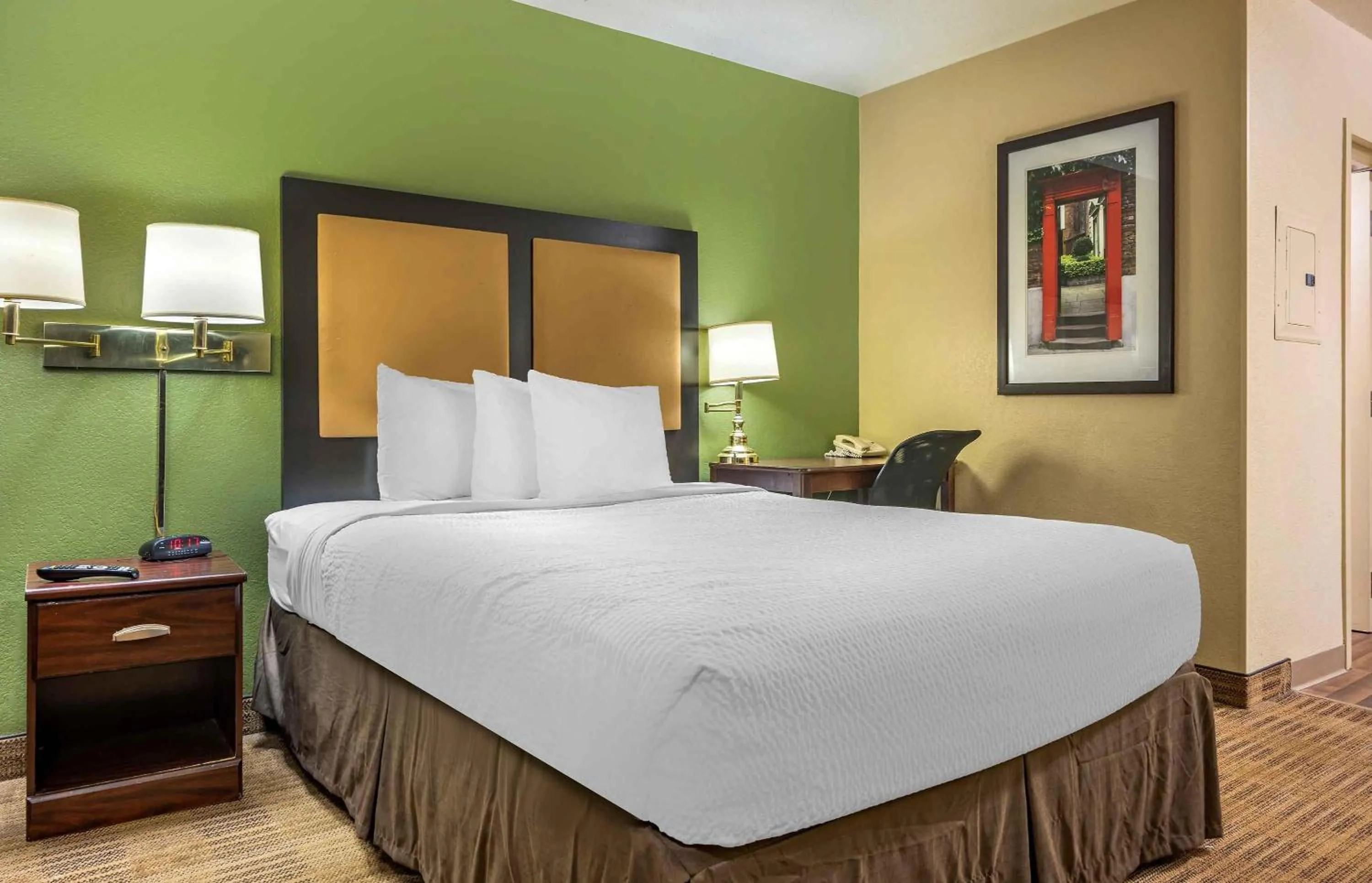 Bedroom, Bed in Extended Stay America Suites - Pittsburgh - Carnegie