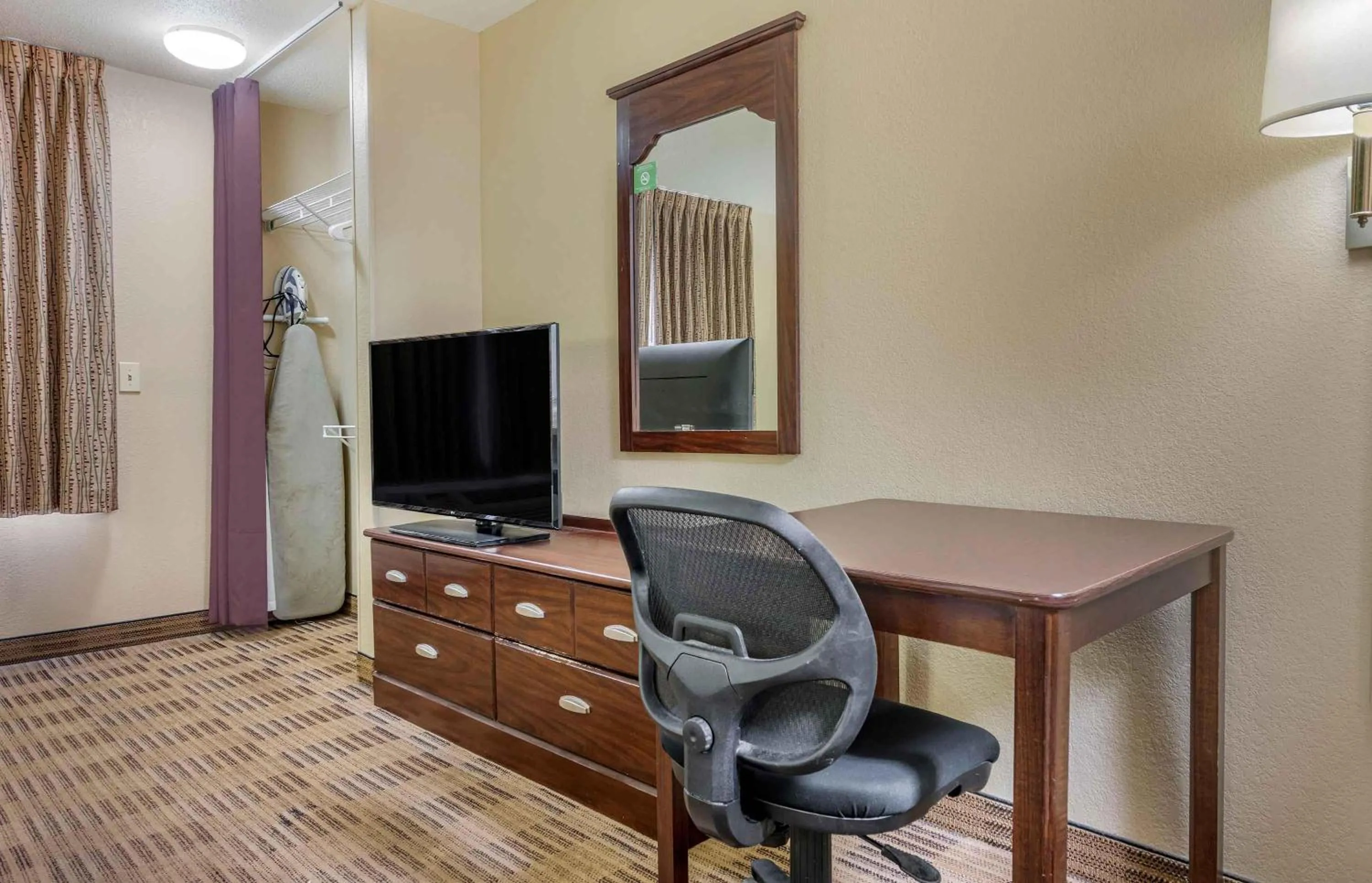 Bedroom in Extended Stay America Suites - Pittsburgh - Carnegie