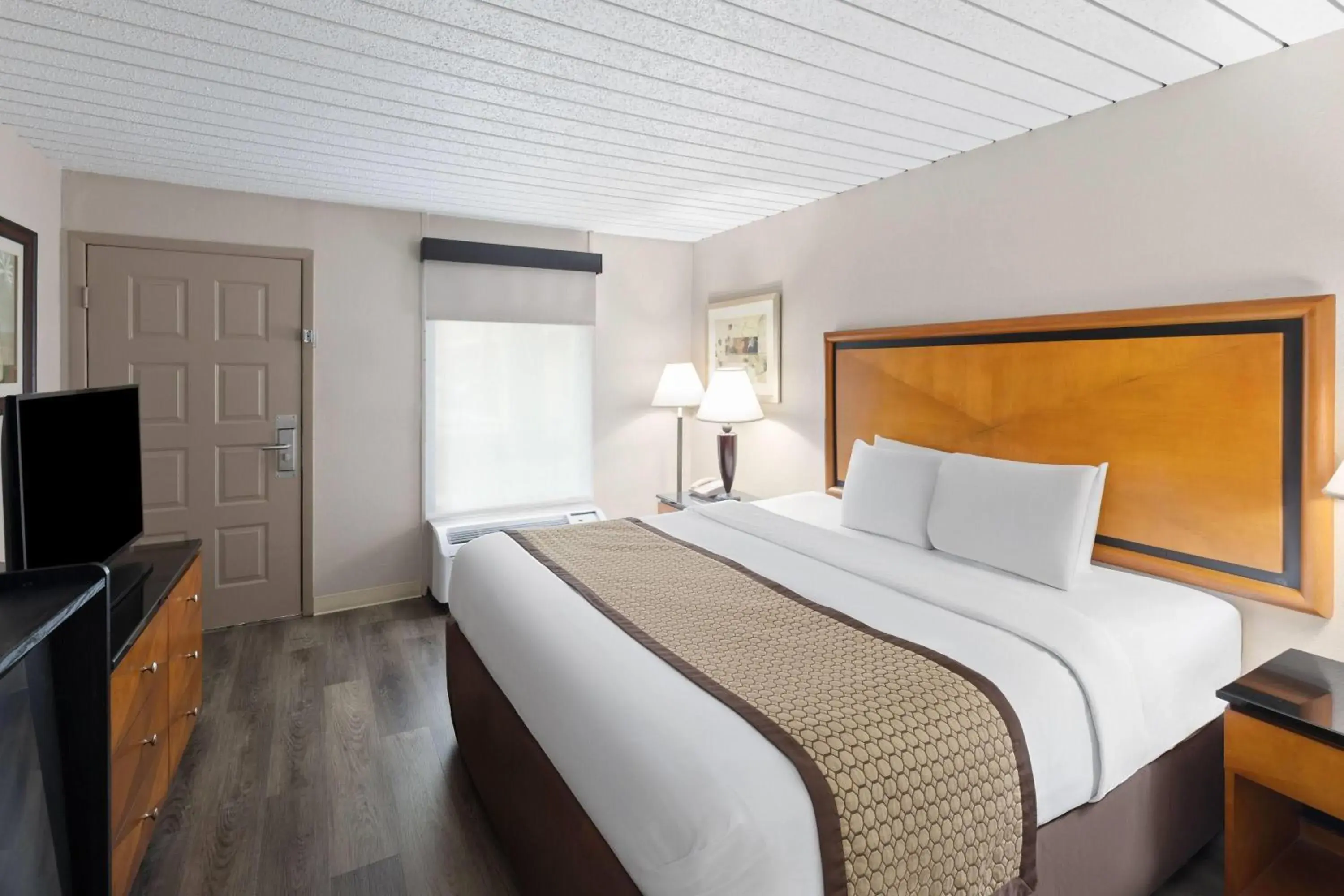 King Room - Non-Smoking in Baymont by Wyndham Knoxville I-75 King Room - Non-Smoking in Baymont by Wyndham Knoxville I-75