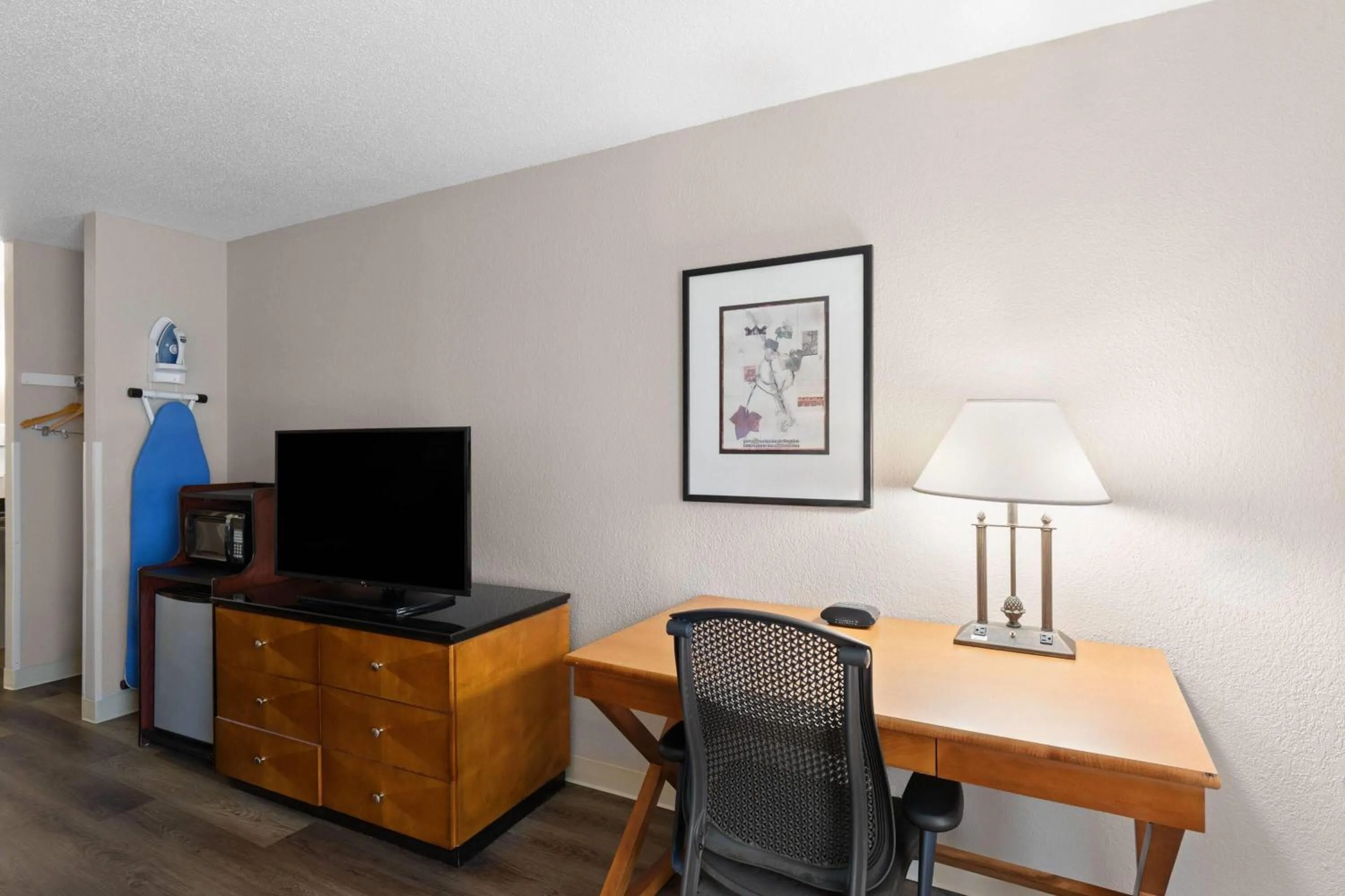 Bath in Baymont by Wyndham Knoxville I-75