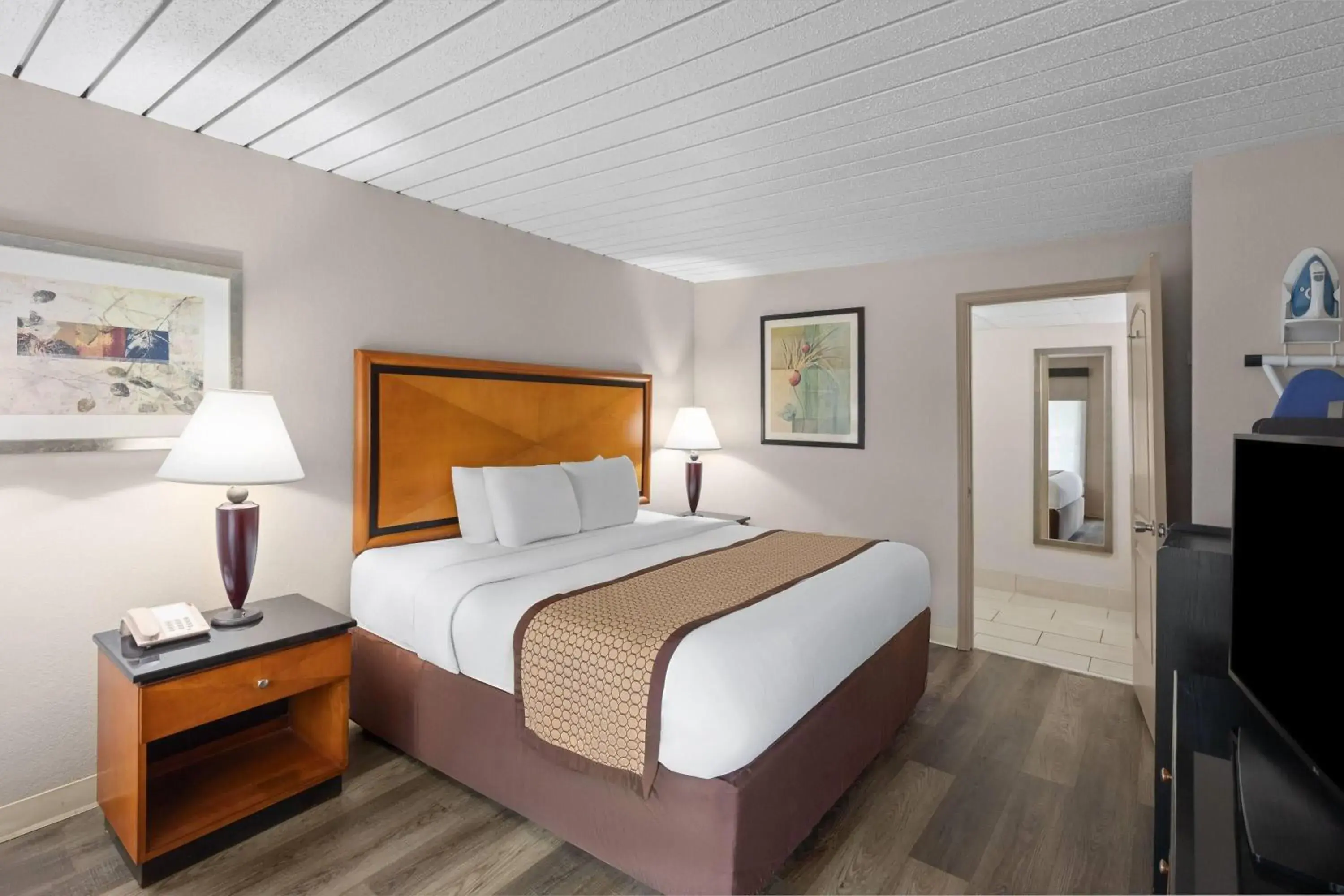 Photo of the whole room, Bed in Baymont by Wyndham Knoxville I-75 Photo of the whole room, Bed in Baymont by Wyndham Knoxville I-75