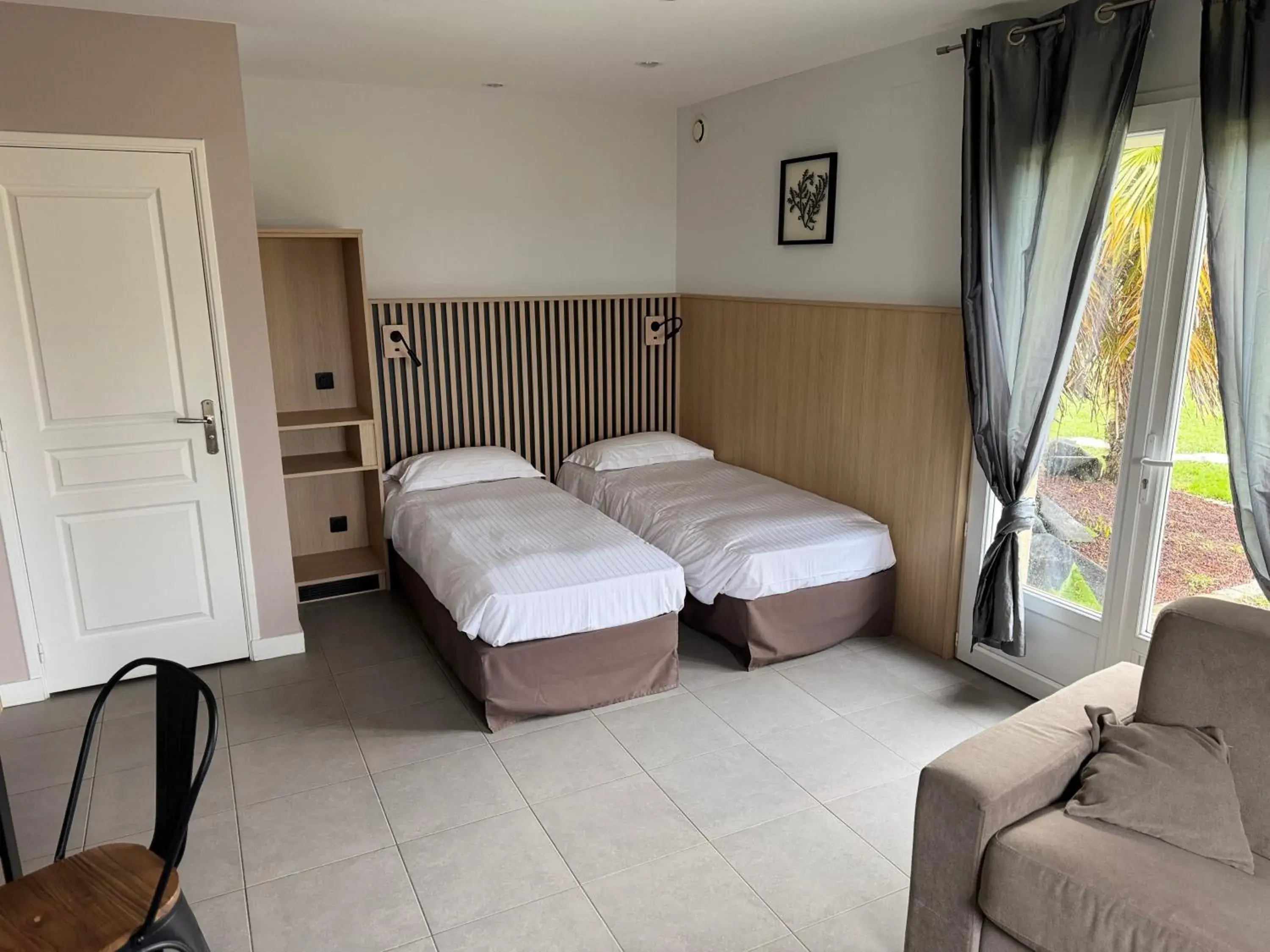 Bed in The Originals Boutique, Hôtel Les Quatre Salines, Le Mont Saint-Michel Sud Bed in The Originals Boutique, Hôtel Les Quatre Salines, Le Mont Saint-Michel Sud